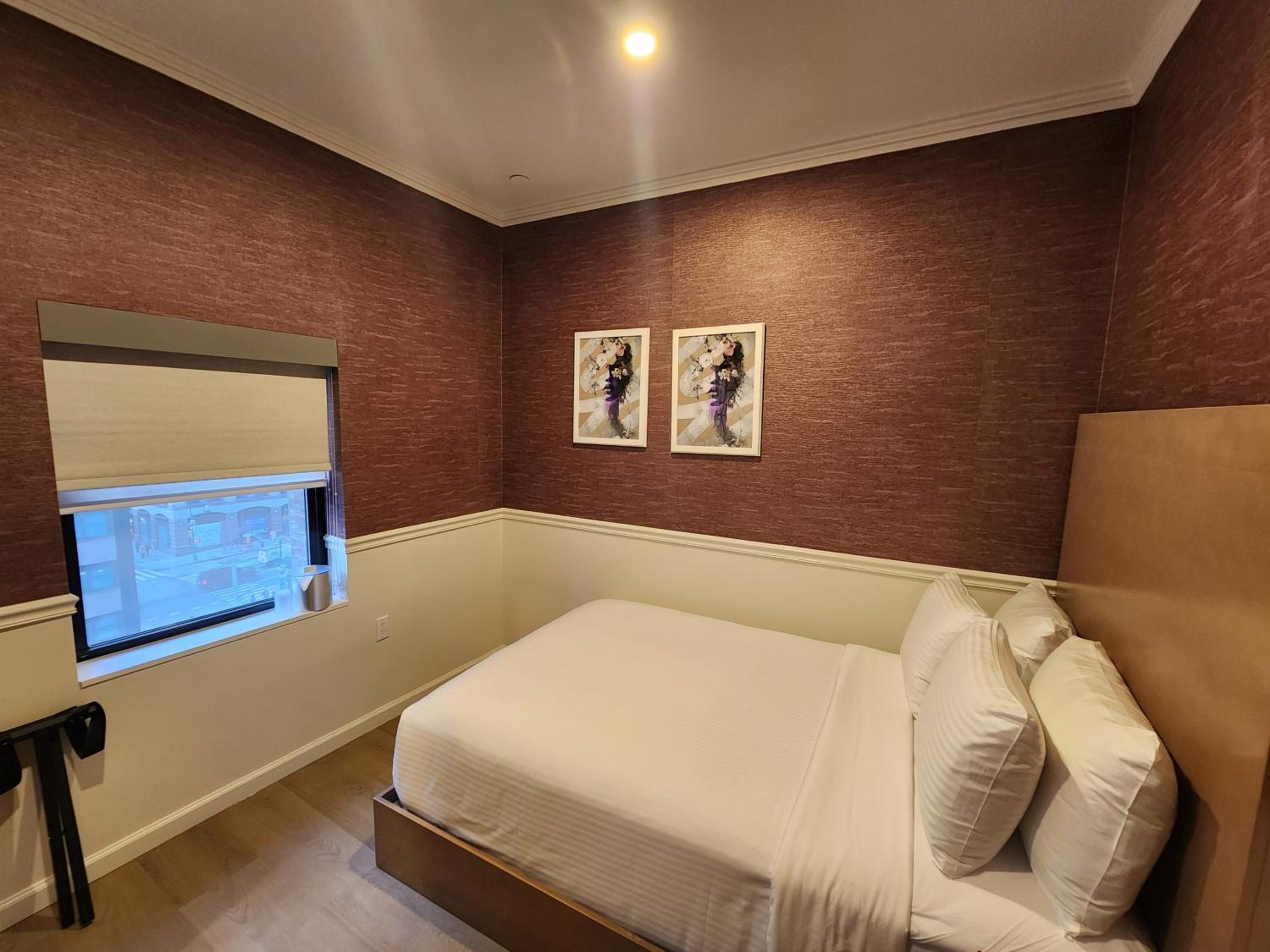 Standard Room with Step-In Shower - Disability Access