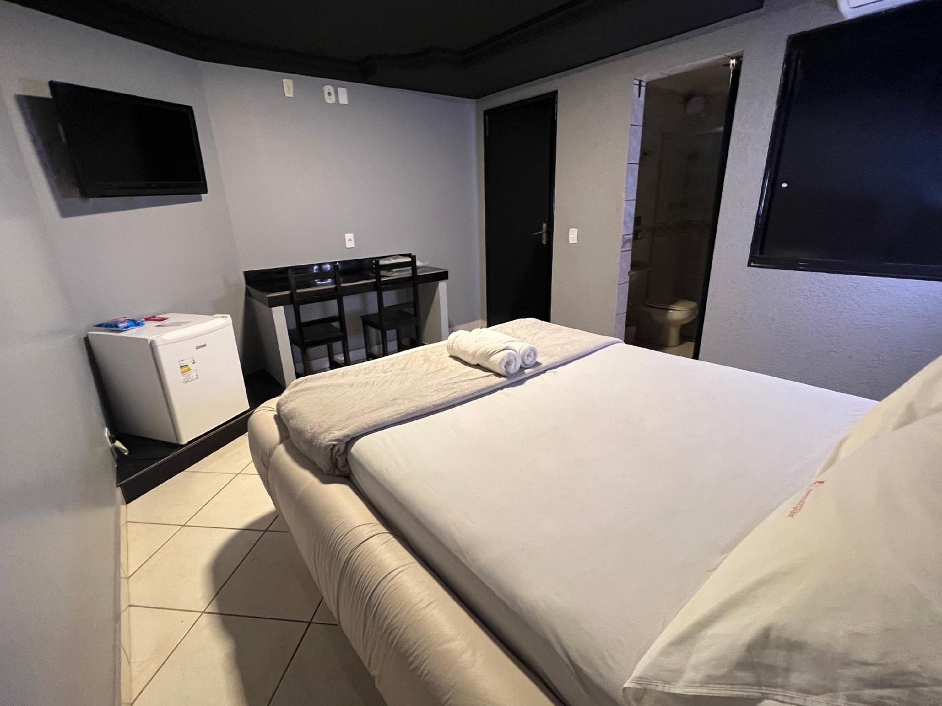 Standard Suite - Photo 2