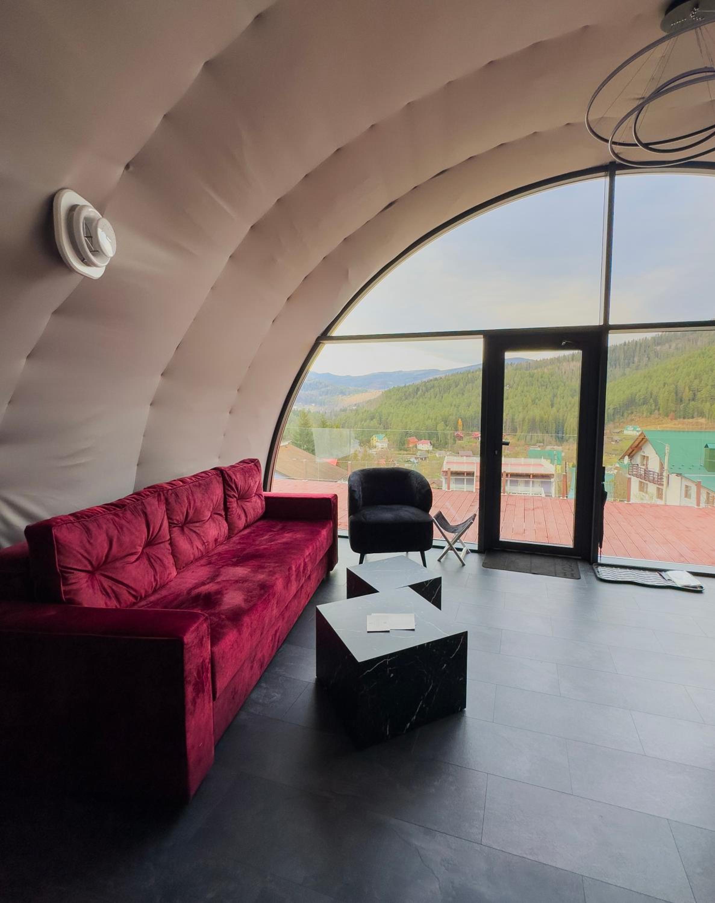 Apartment With Mountain View