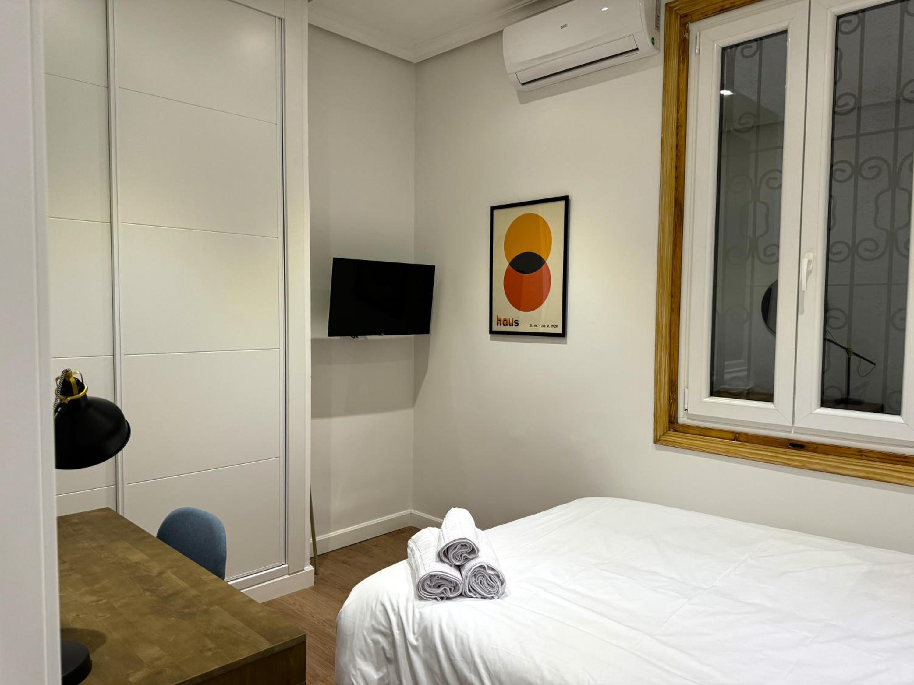 Three-Bedroom Apartment photo 2