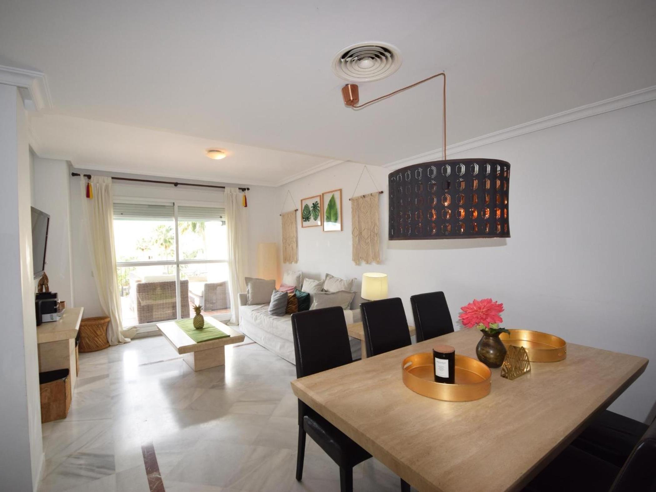 Apartamento con vista a la piscina