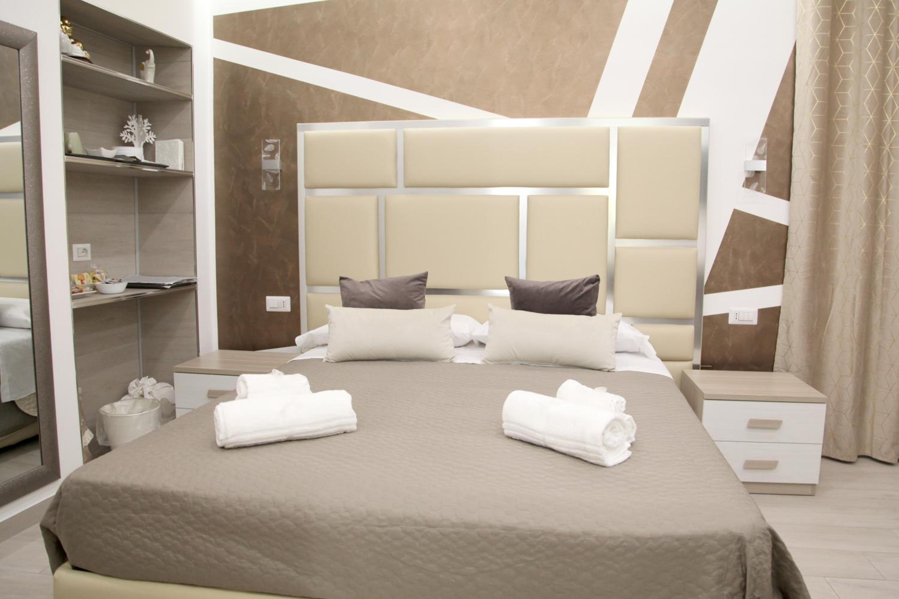 Deluxe Junior Suite - Photo 1