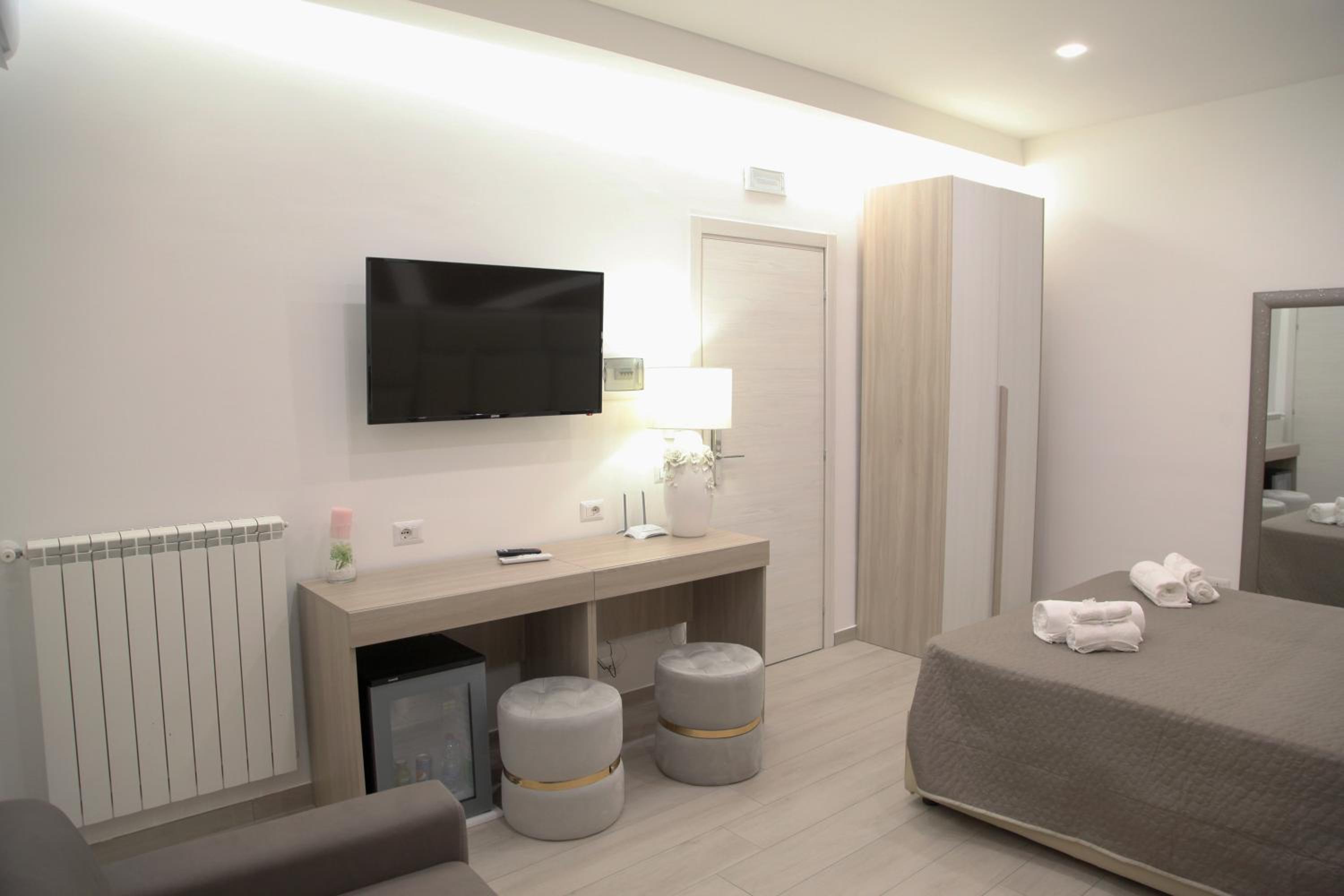 Deluxe Junior Suite - Photo 7