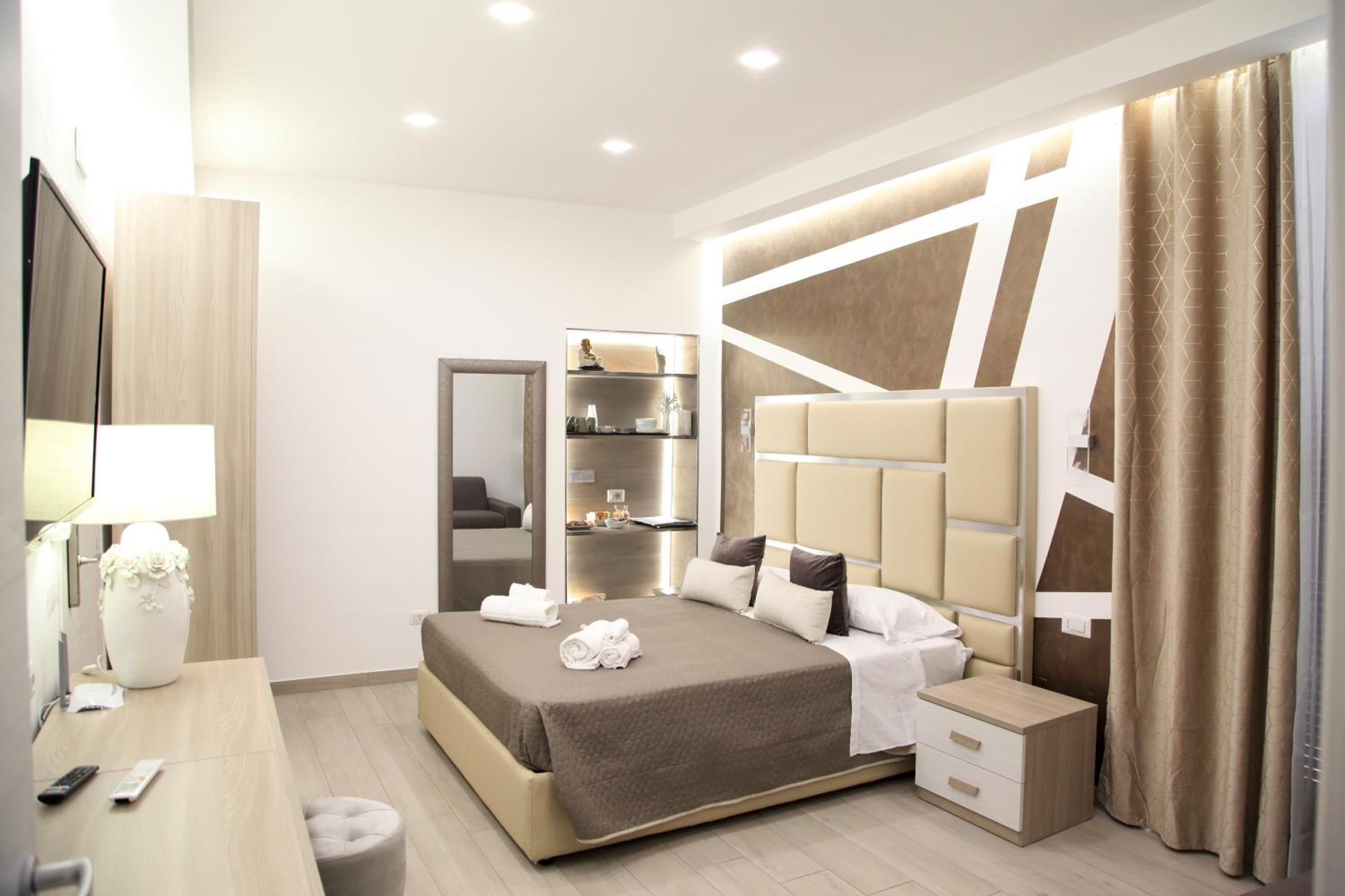Deluxe Junior Suite - Photo 8