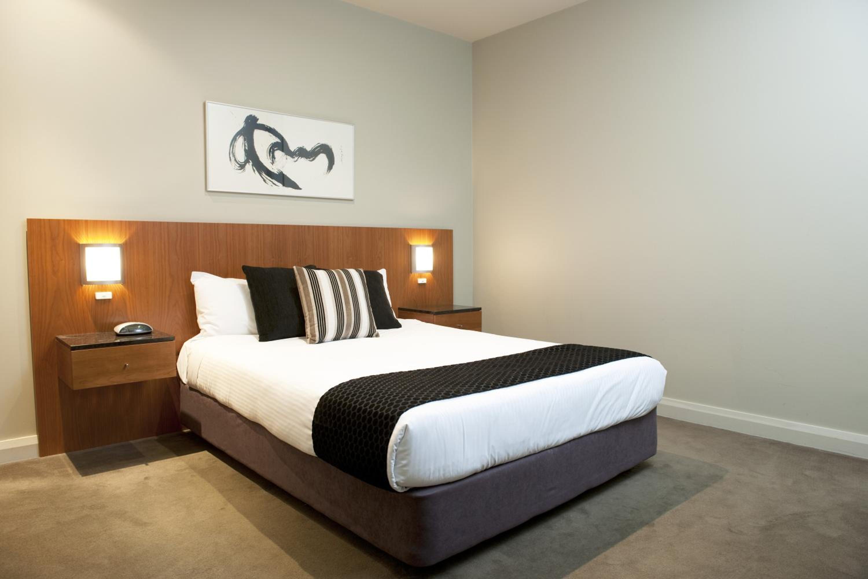 One-Bedroom Suite - Photo 3