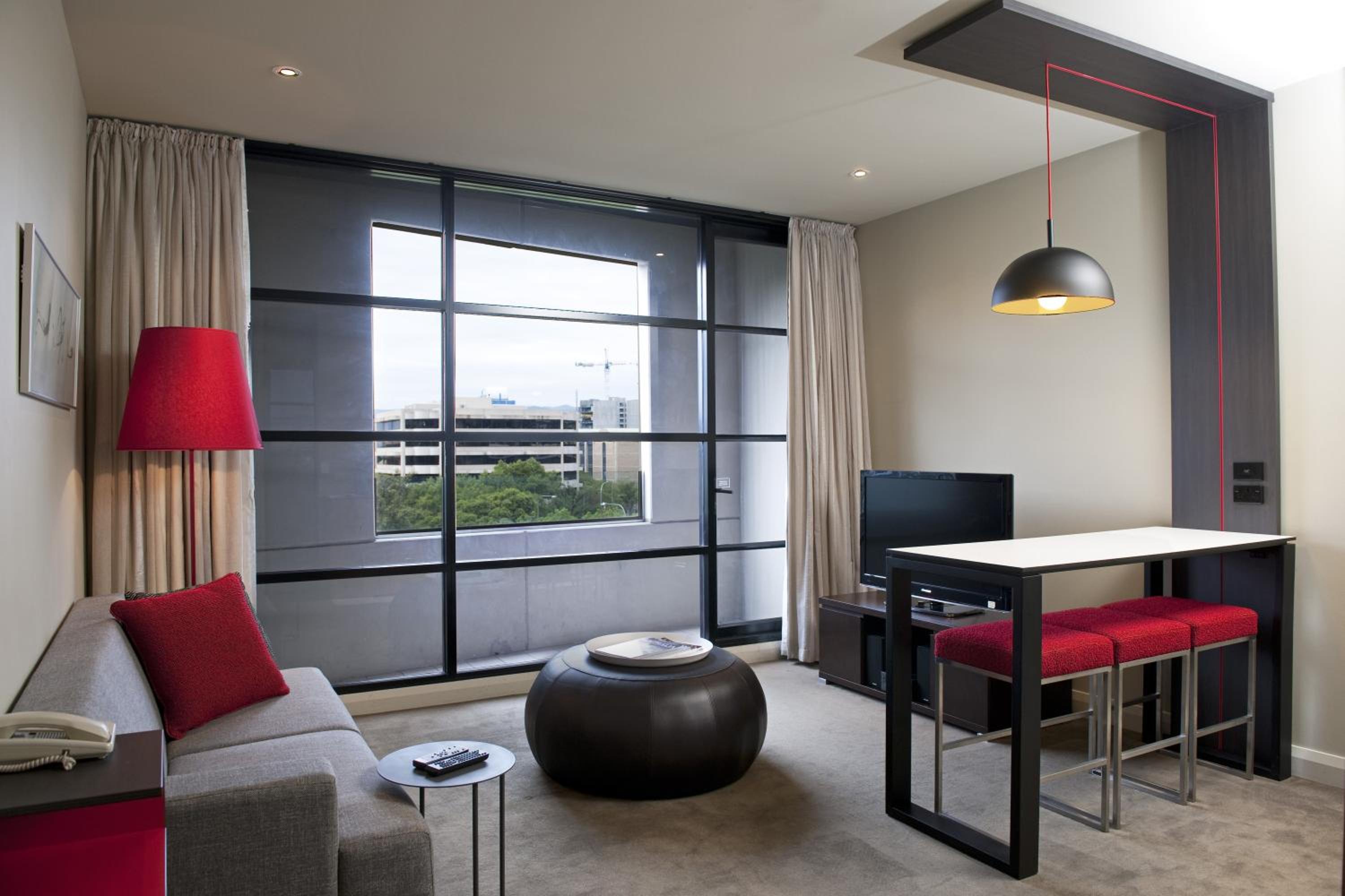 One-Bedroom Suite - Photo 5