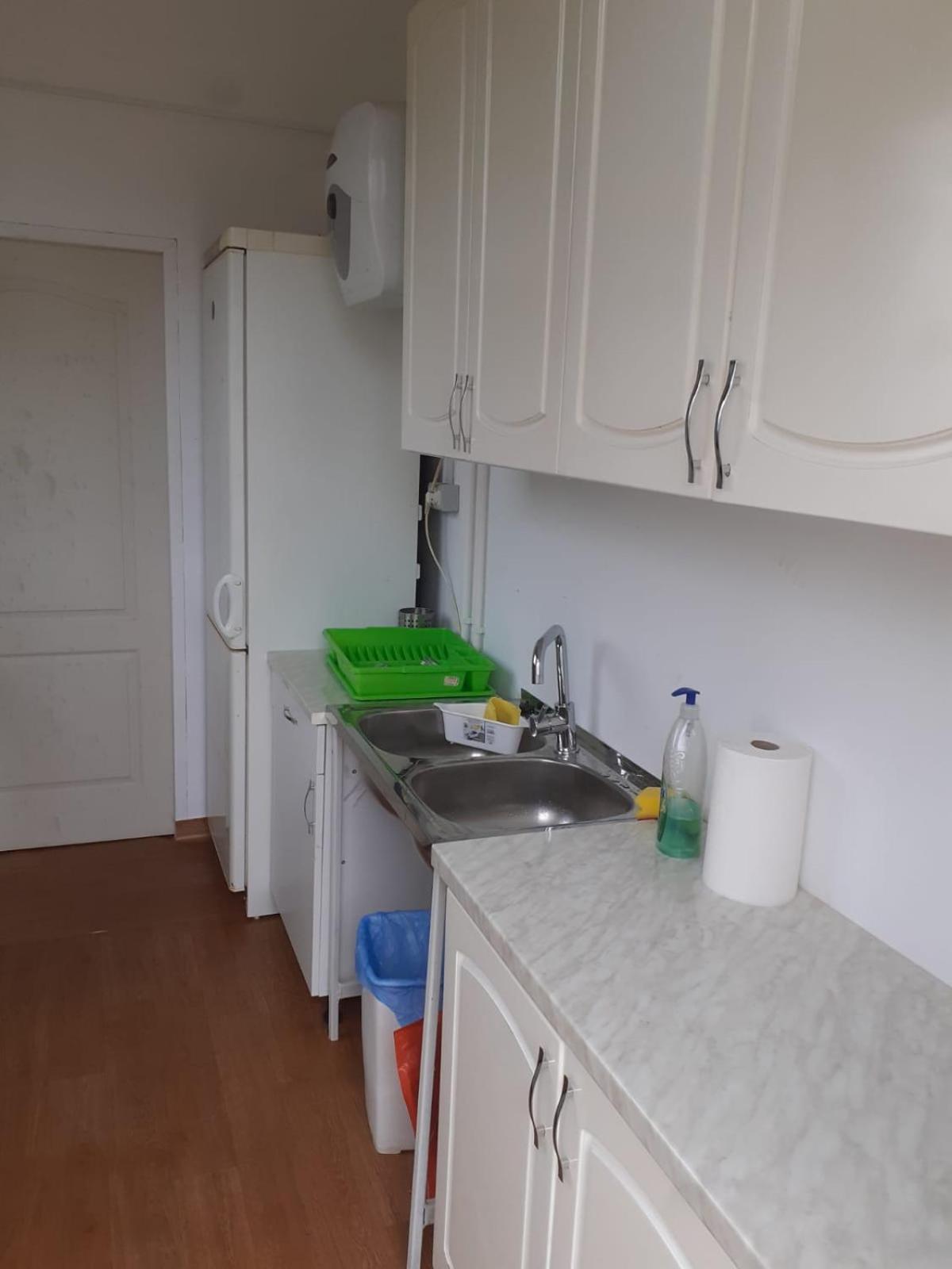 Twin Room with Private Bathroom - Photo 4