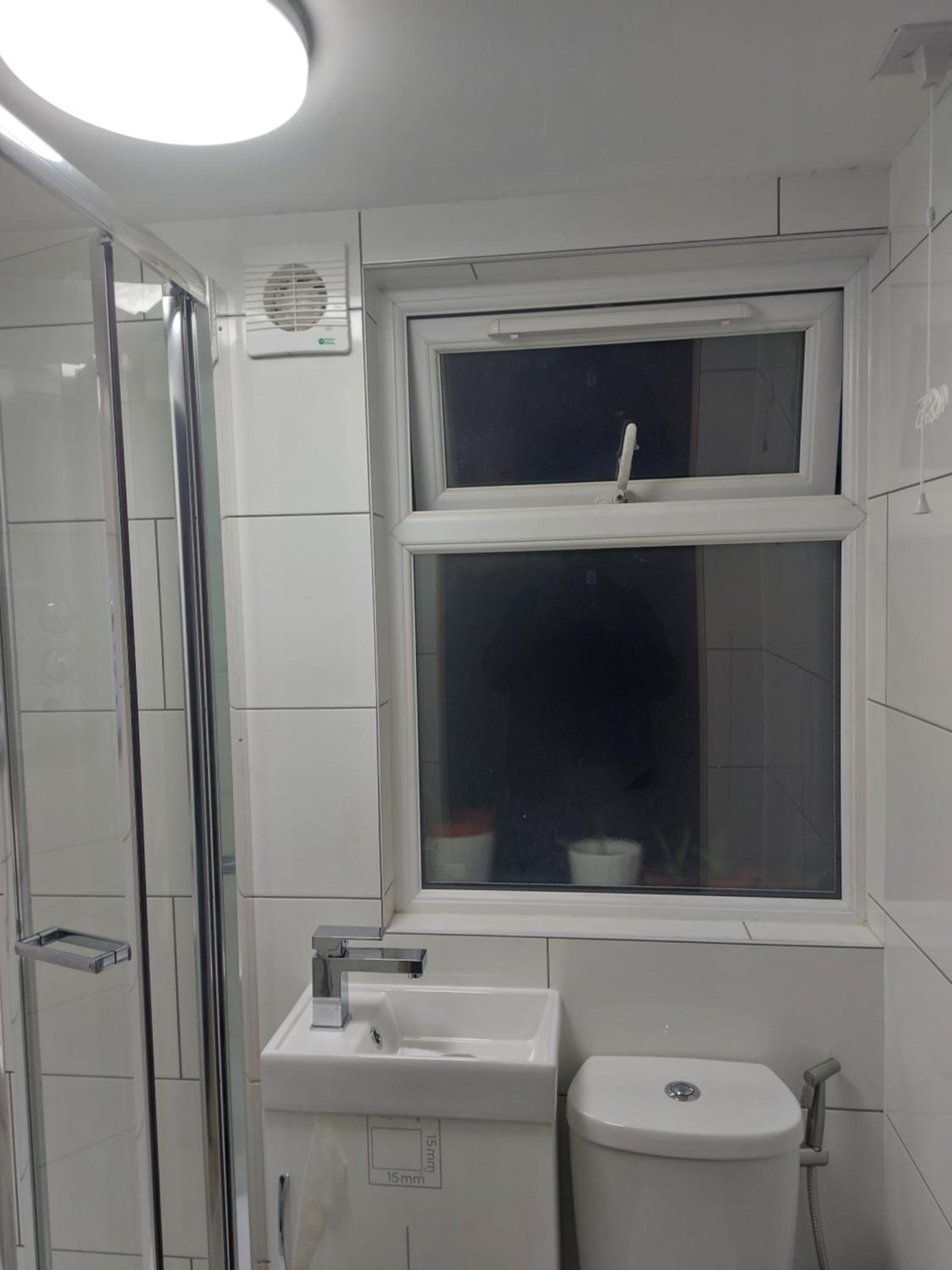 Single Room with Private Bathroom photo 2