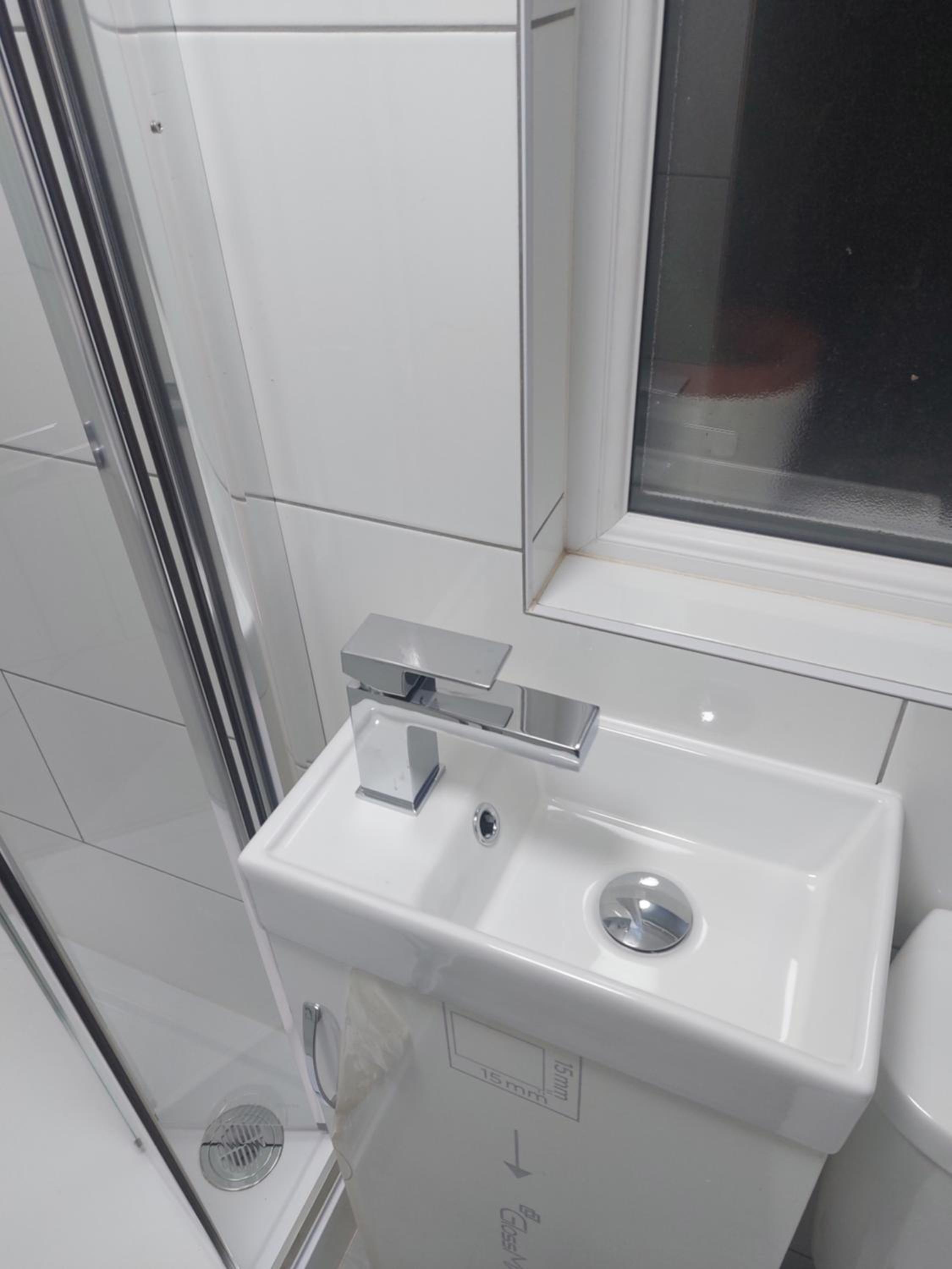 Single Room with Private Bathroom photo 3