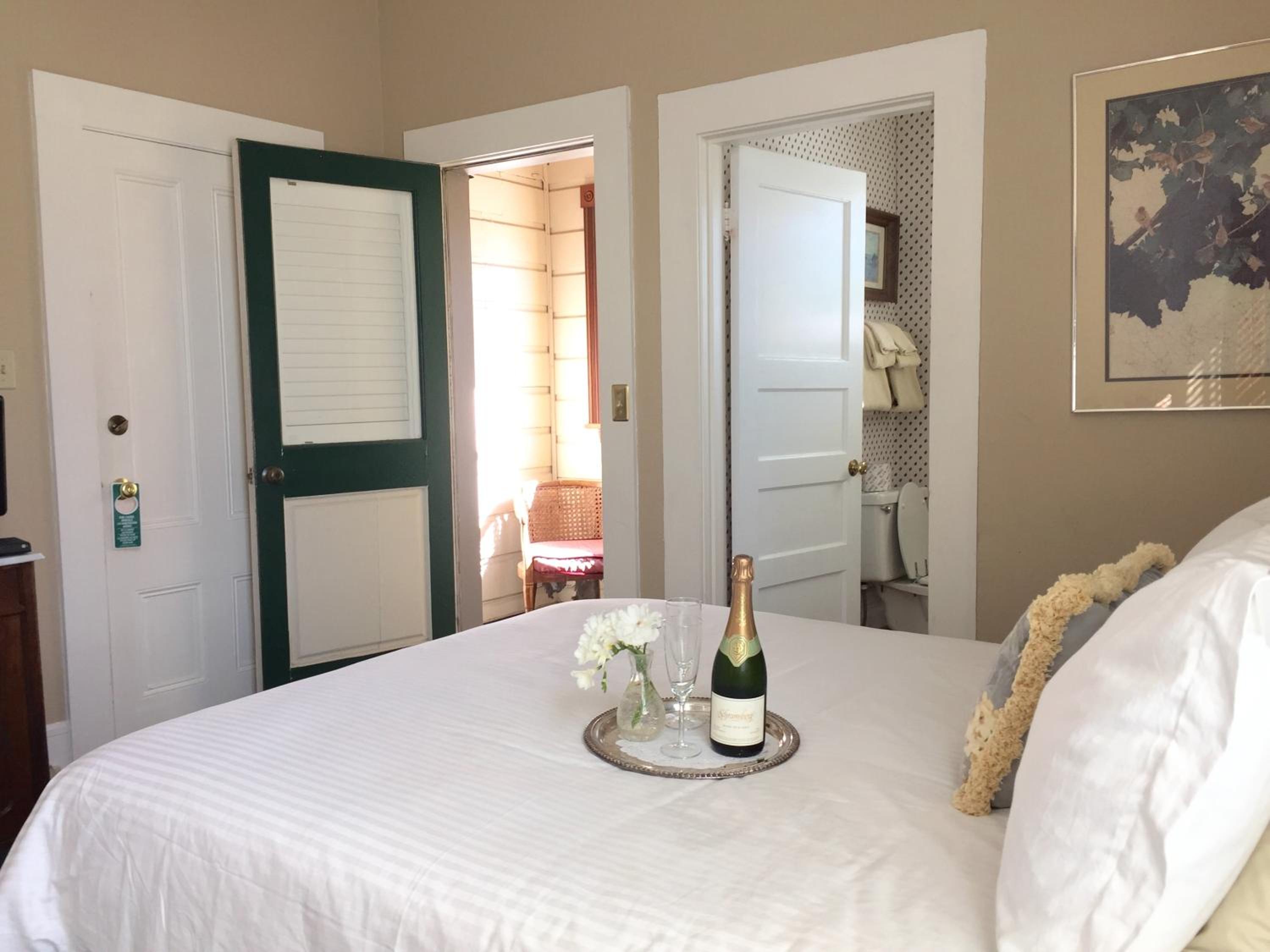 Queen Room with Garden View