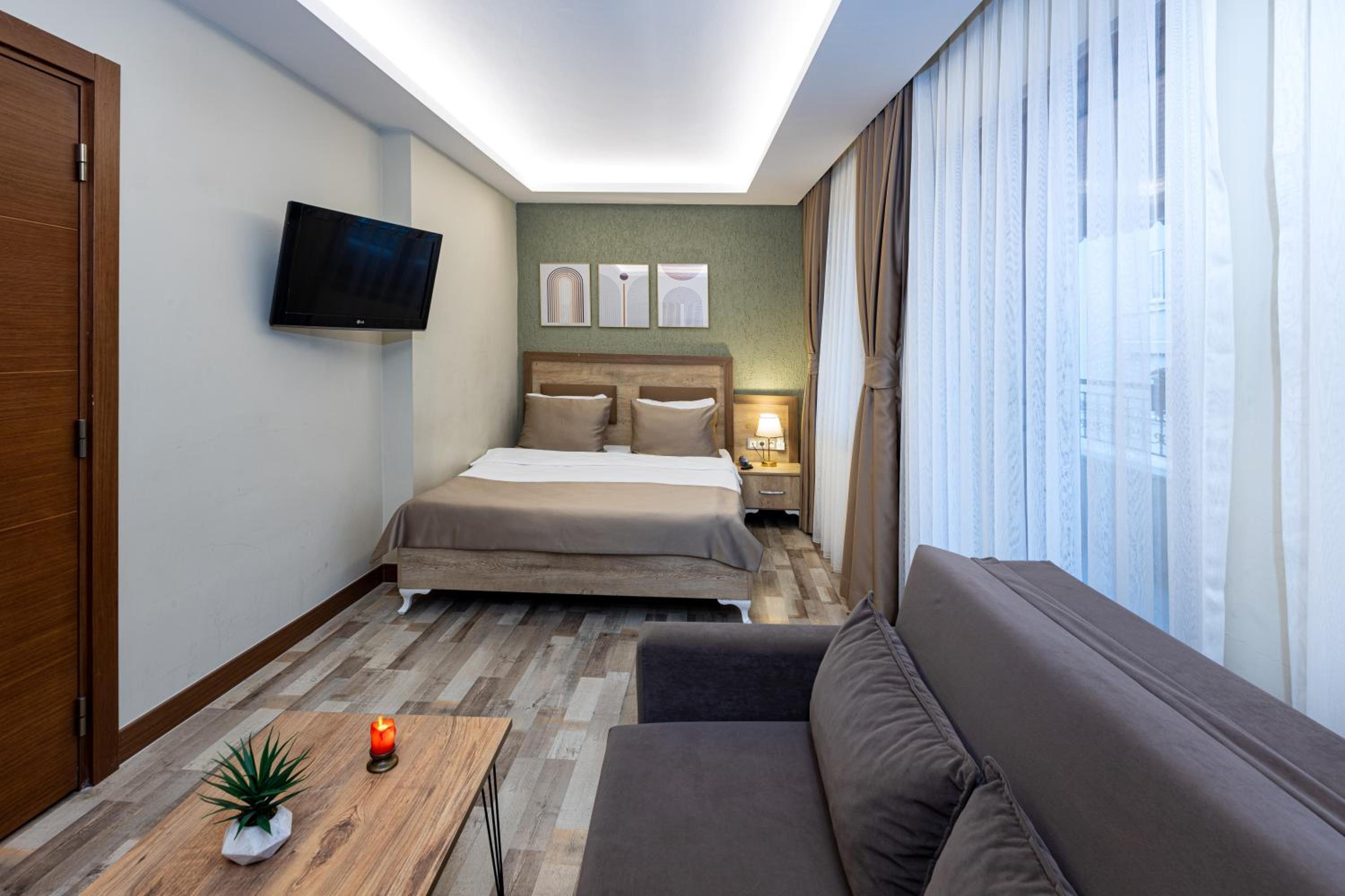 Junior Suite with Balcony photo 2