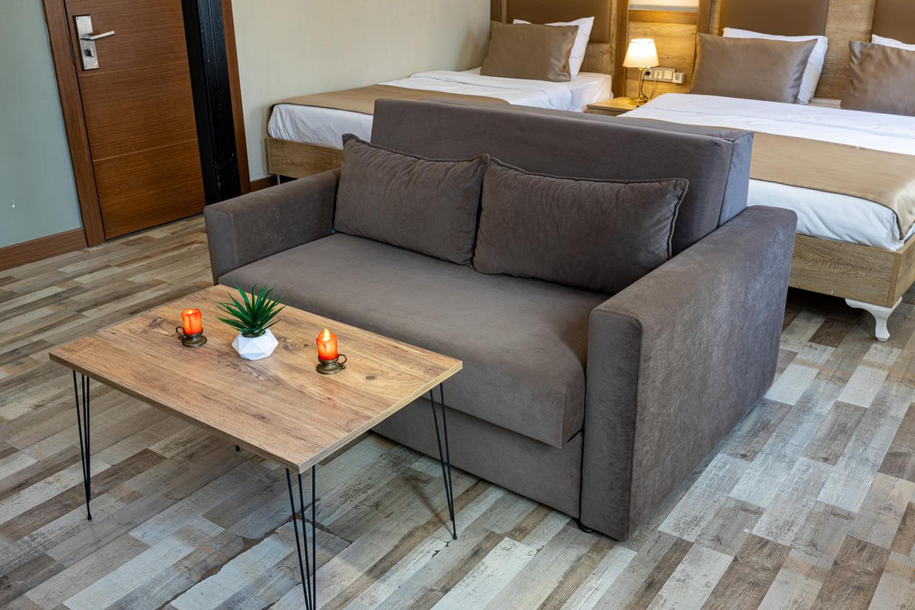 Deluxe King Suite photo 2