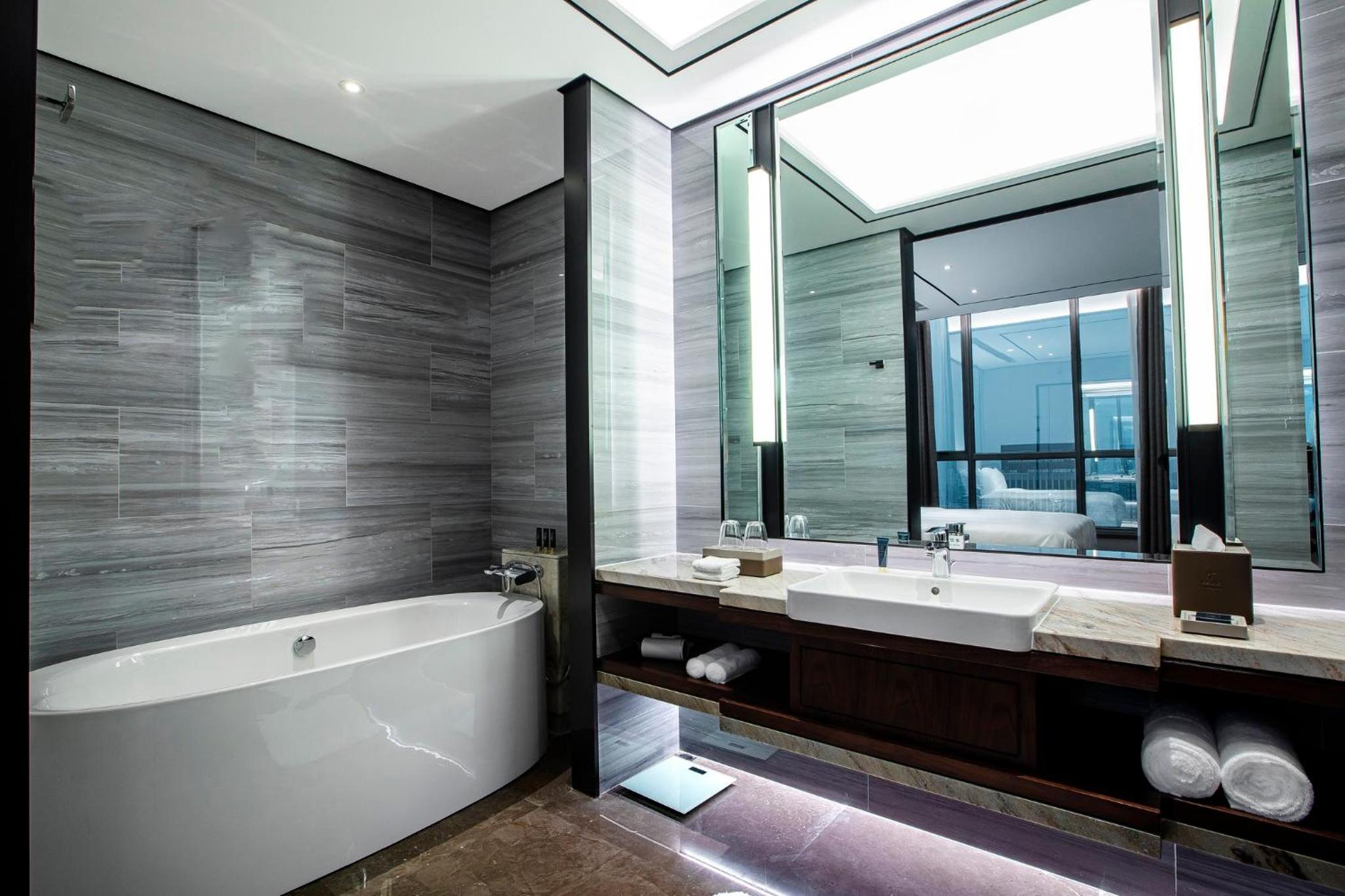One-Bedroom Suite - Photo 5