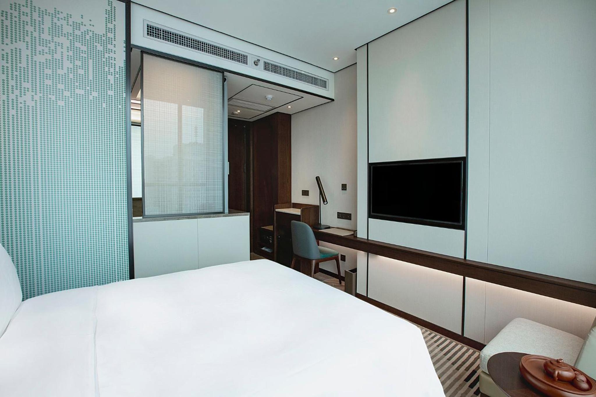 Standard King Room - Smoking - Photo 5