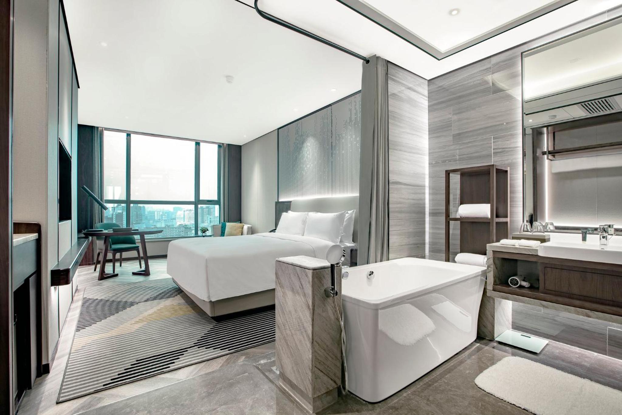 Premium King Room with City View - Photo 3