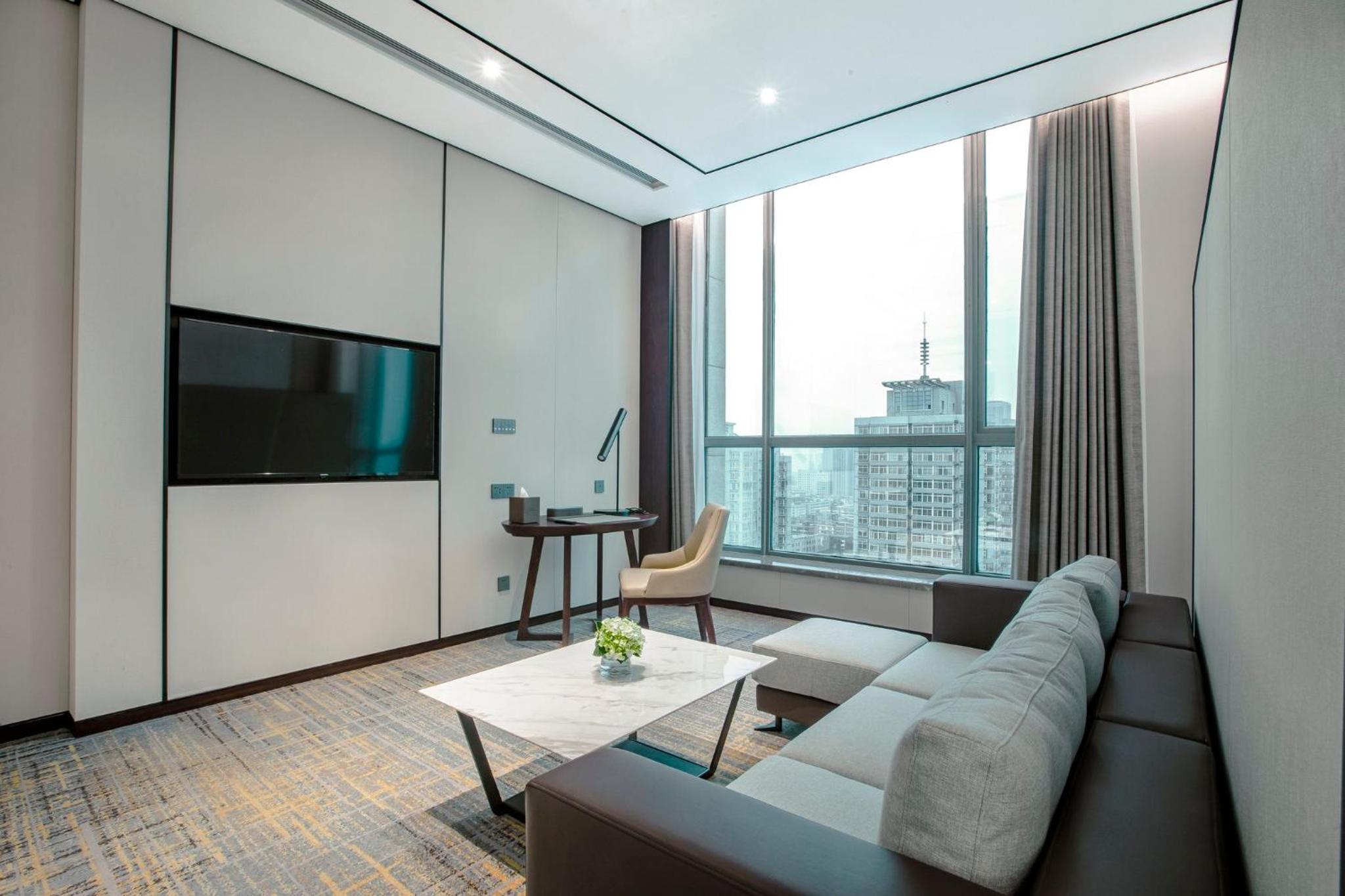 One-Bedroom Suite - Photo 4
