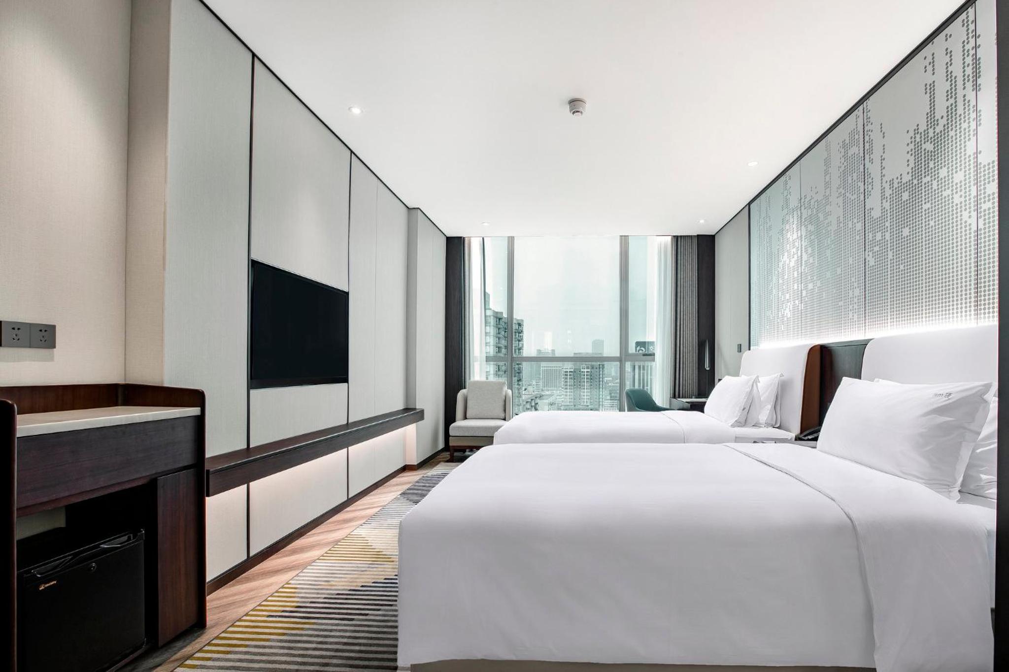 Premium Twin Room with City View - Photo 5