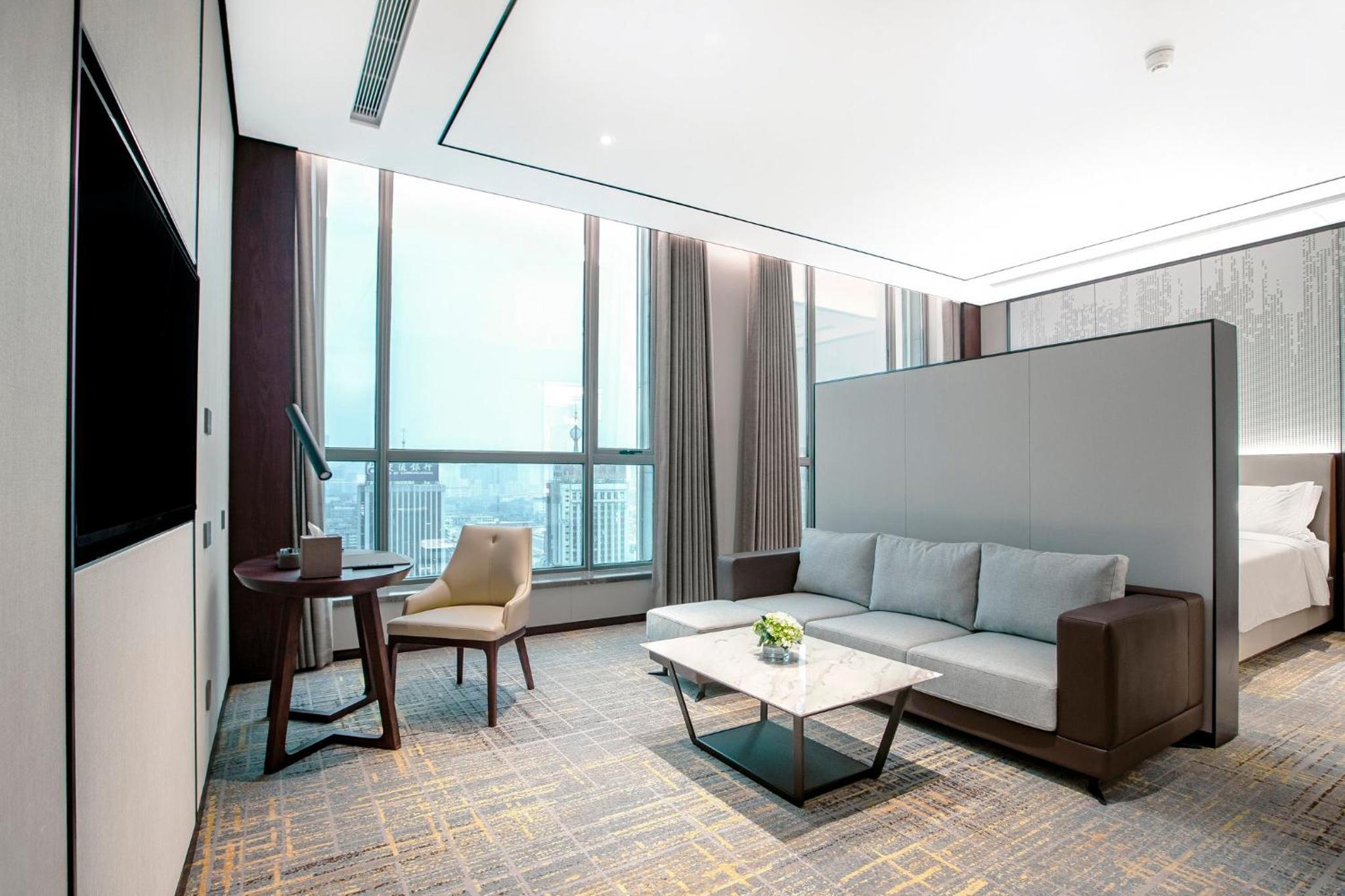 One-Bedroom Suite - Photo 3