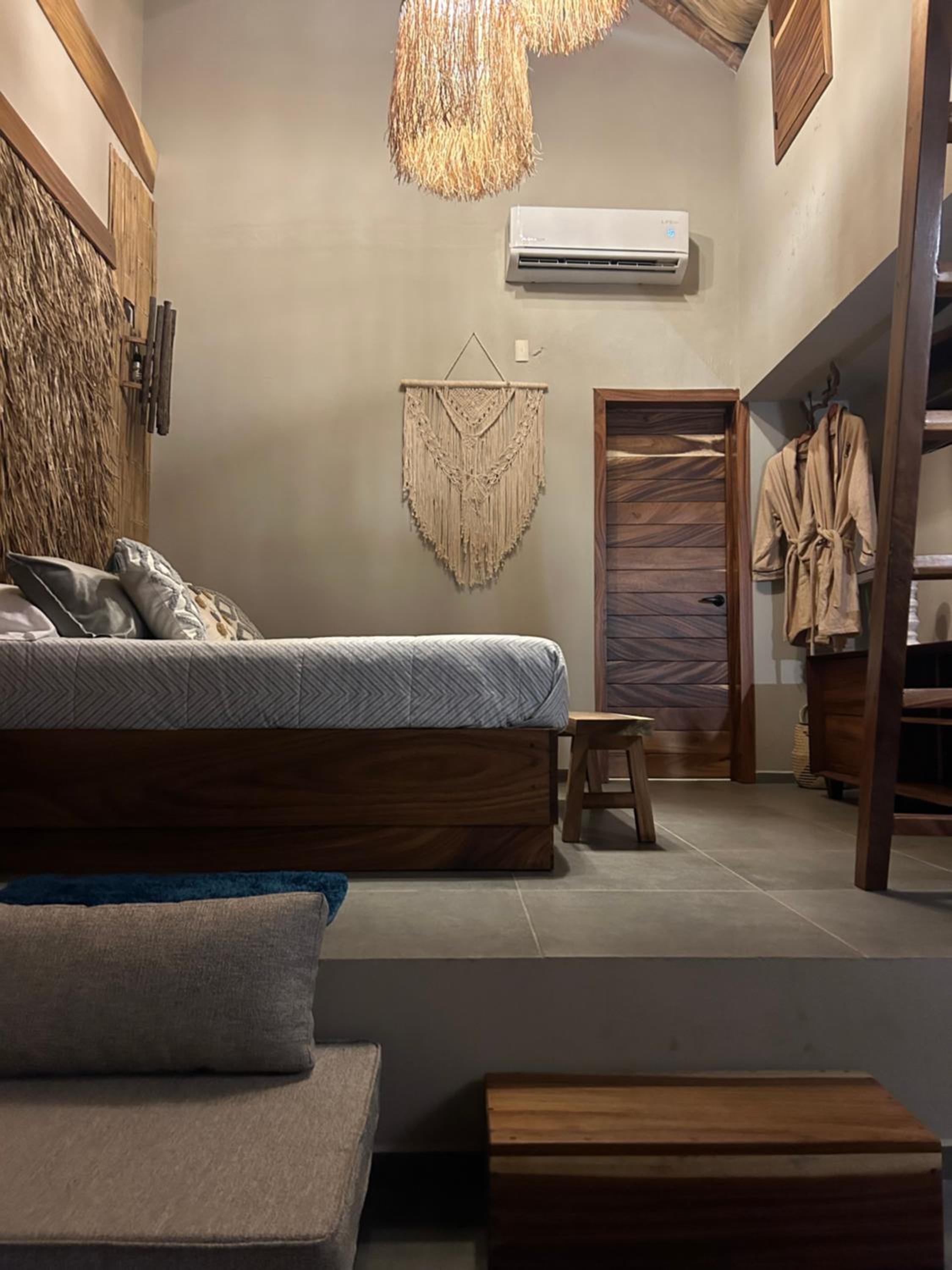 Deluxe Suite - Photo 11
