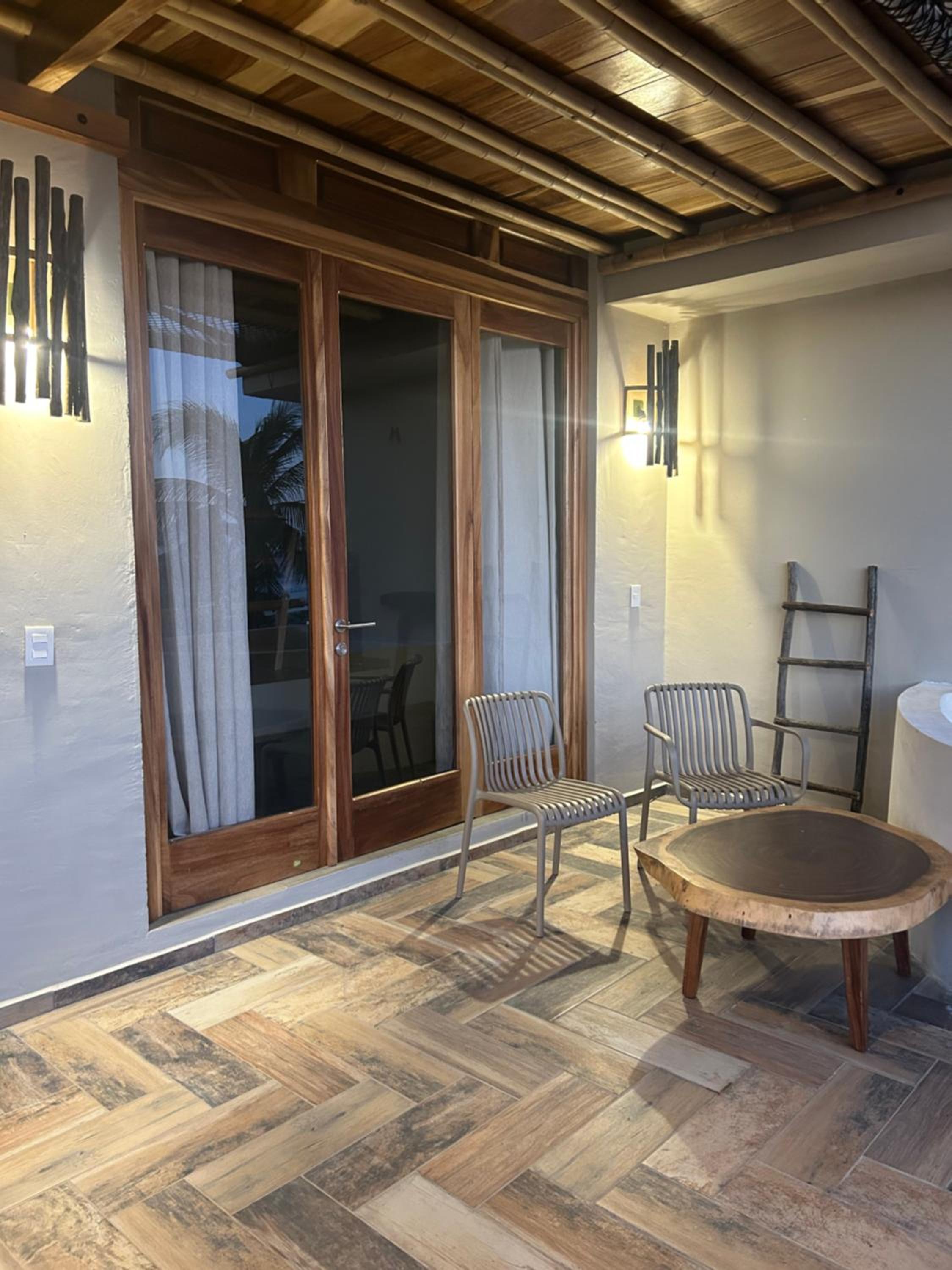 Deluxe Suite - Photo 6