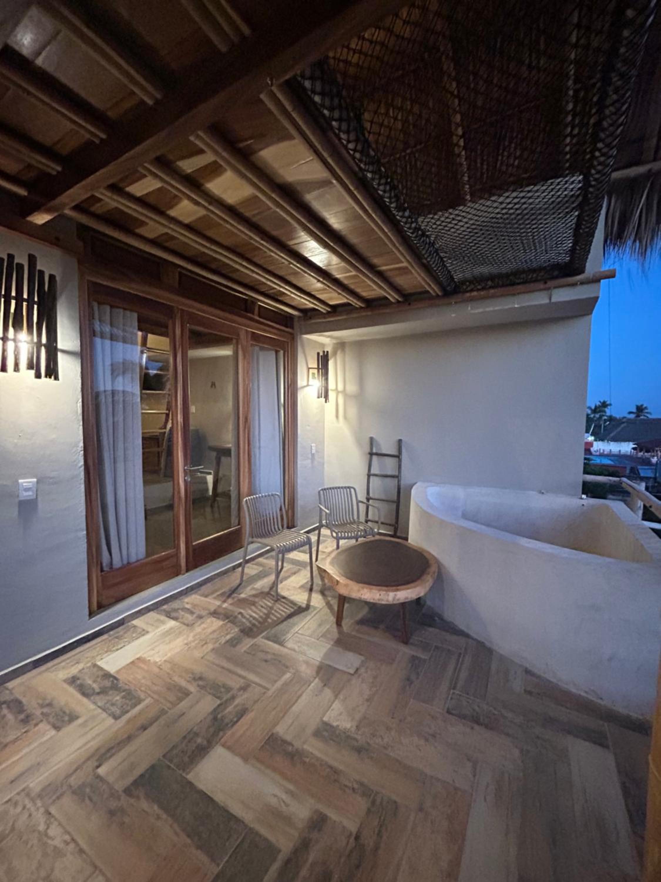Deluxe Suite - Photo 5