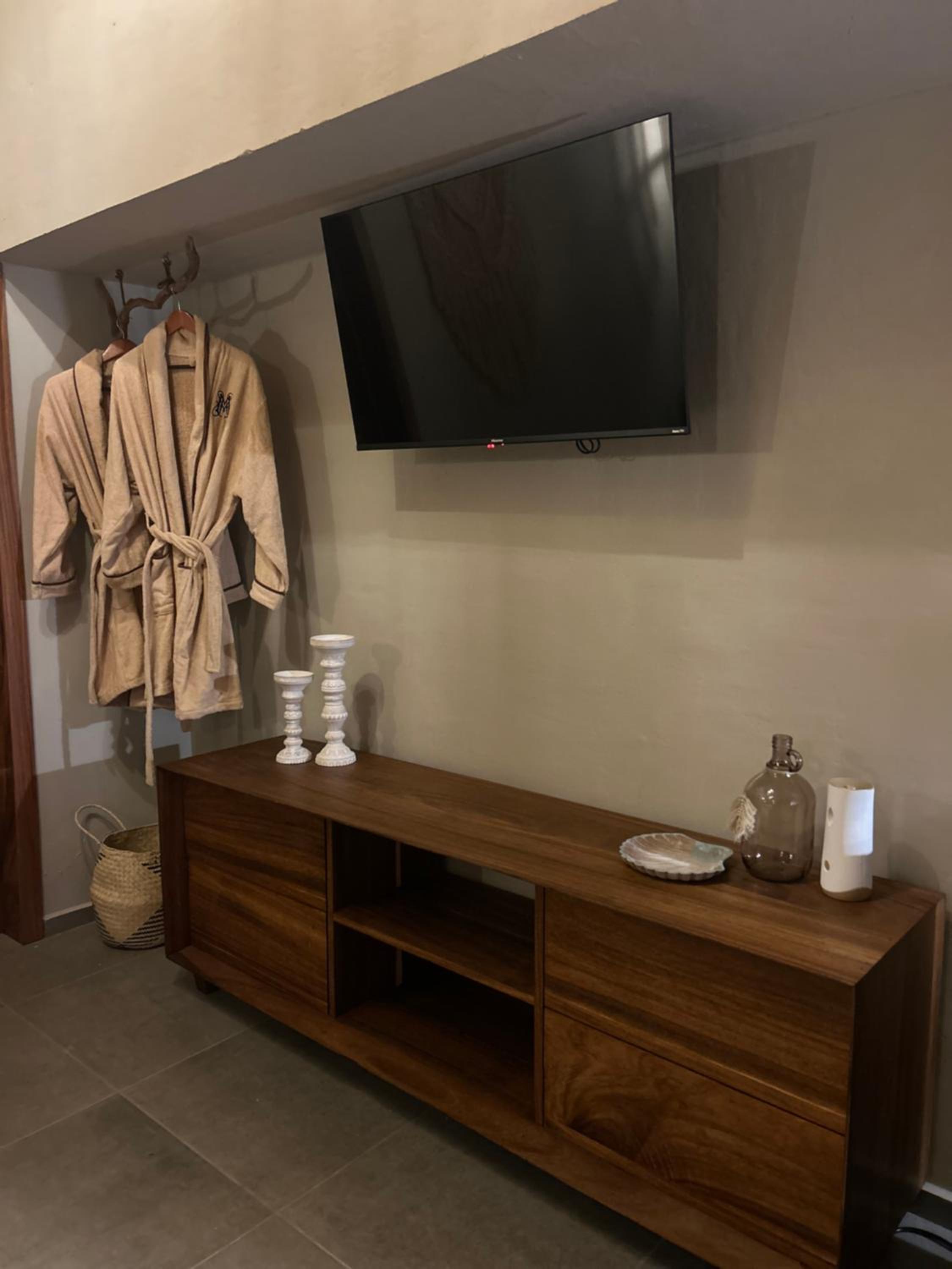 Deluxe Suite - Photo 9