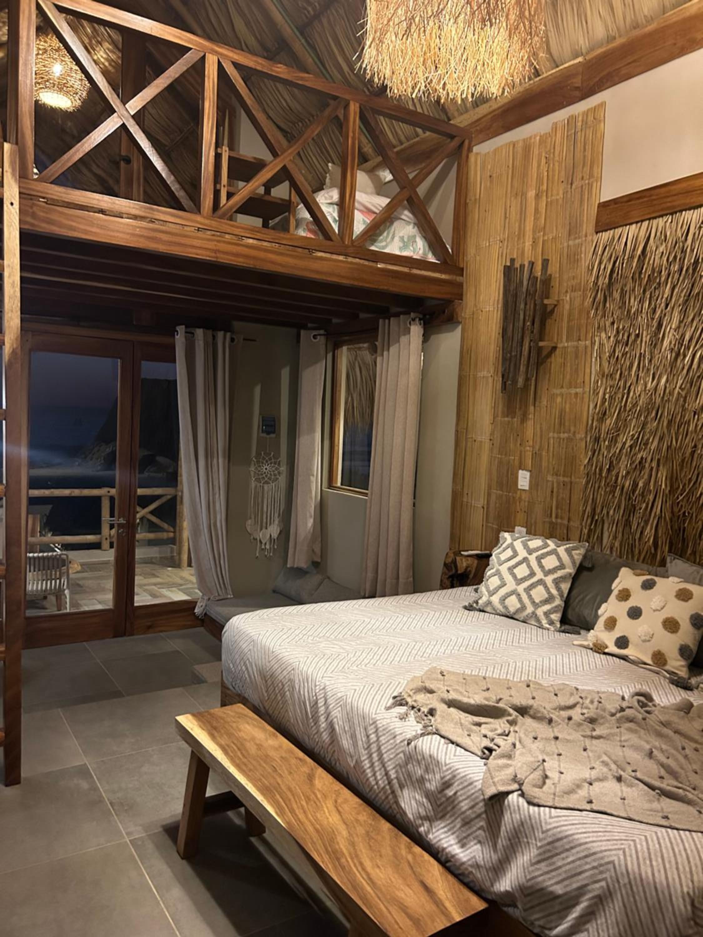 Deluxe Suite - Photo 12