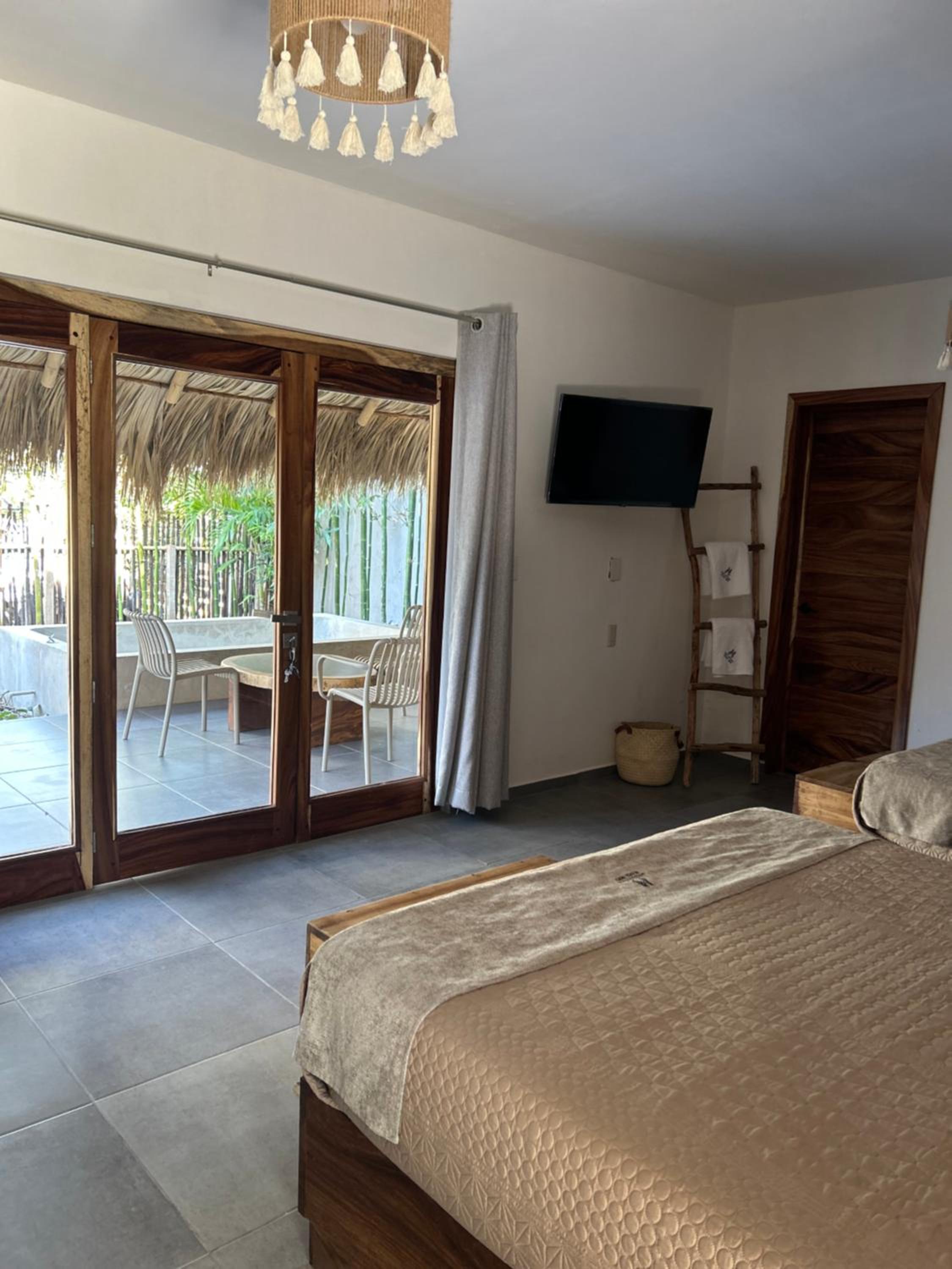 Junior Suite with Private Pool - Photo 24