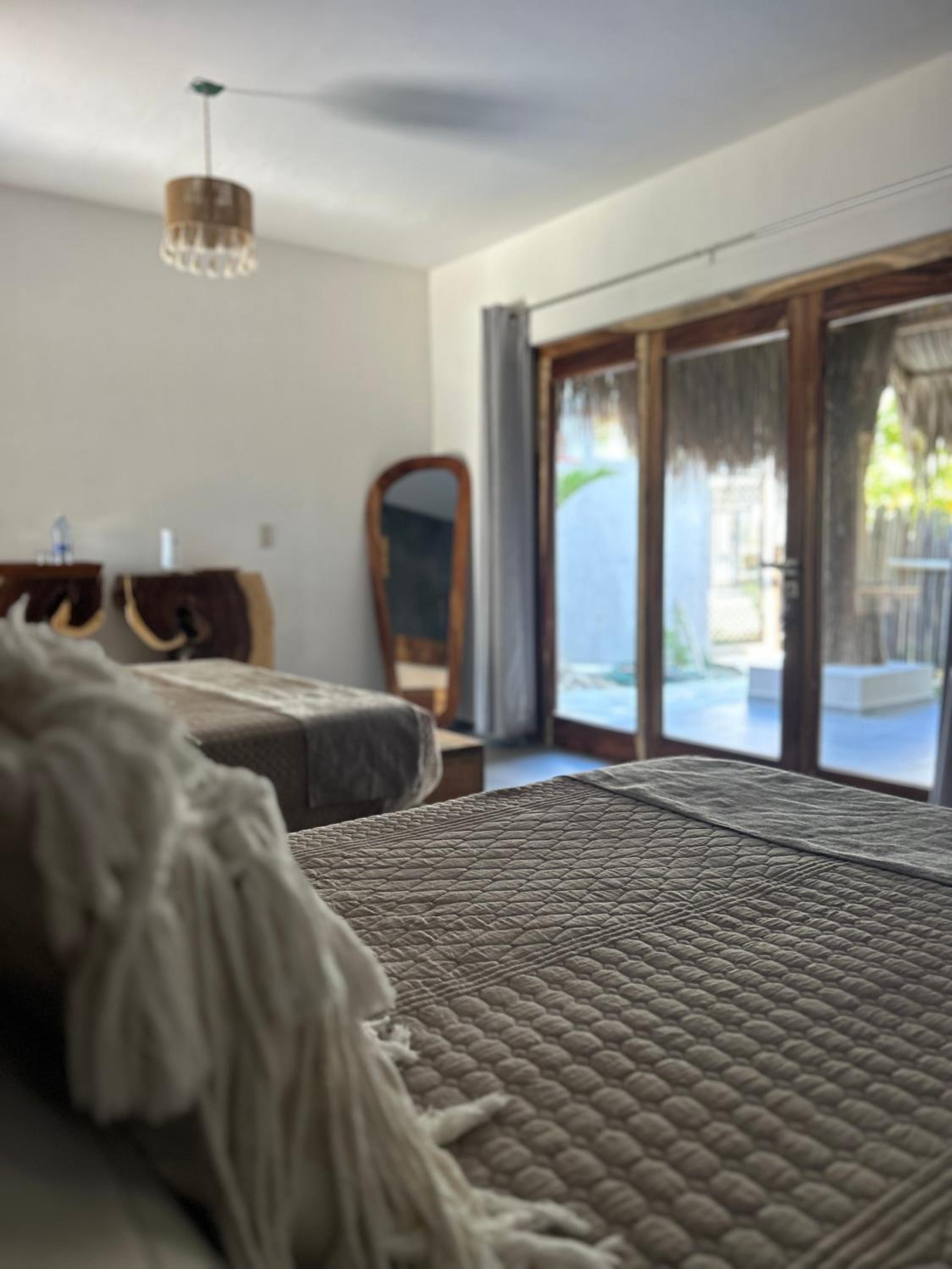 Junior Suite with Private Pool - Photo 23