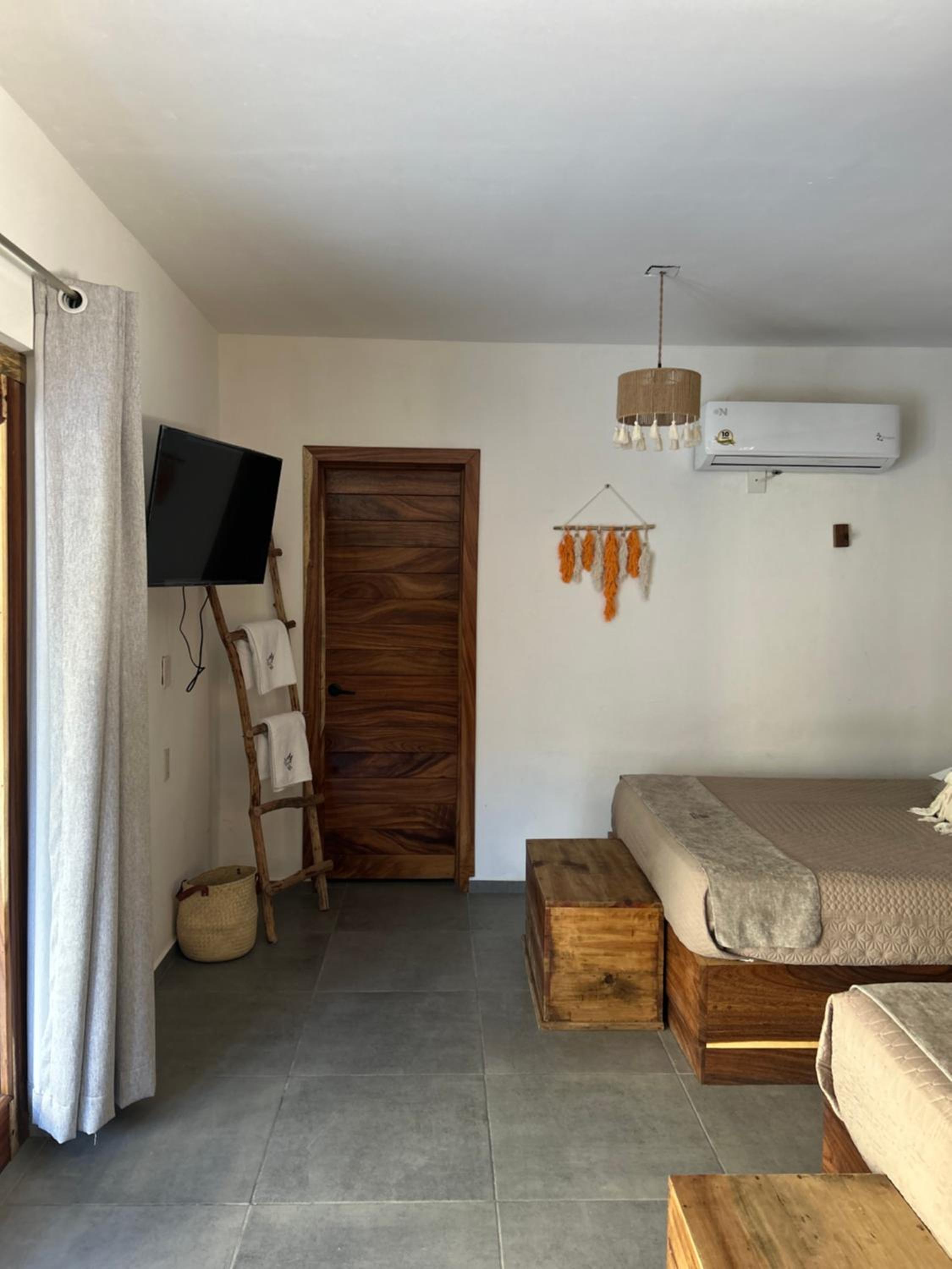 Junior Suite with Private Pool - Photo 8