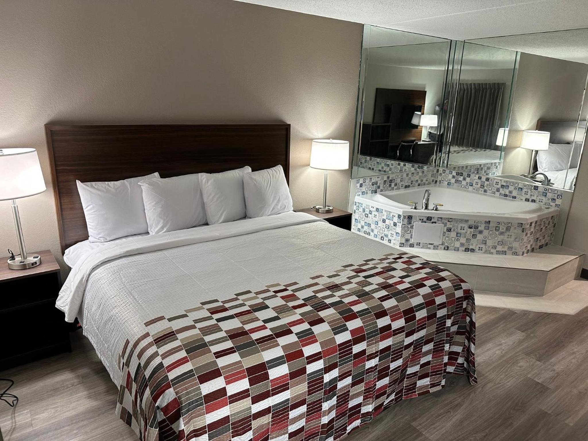 Superior King Room with Jetted Tub Non-Smoking - Photo 1