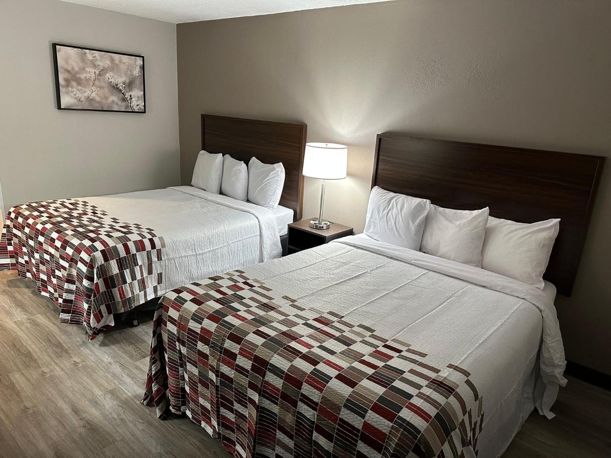 Standard Room with Two Queen Beds Non-Smoking - Photo 1