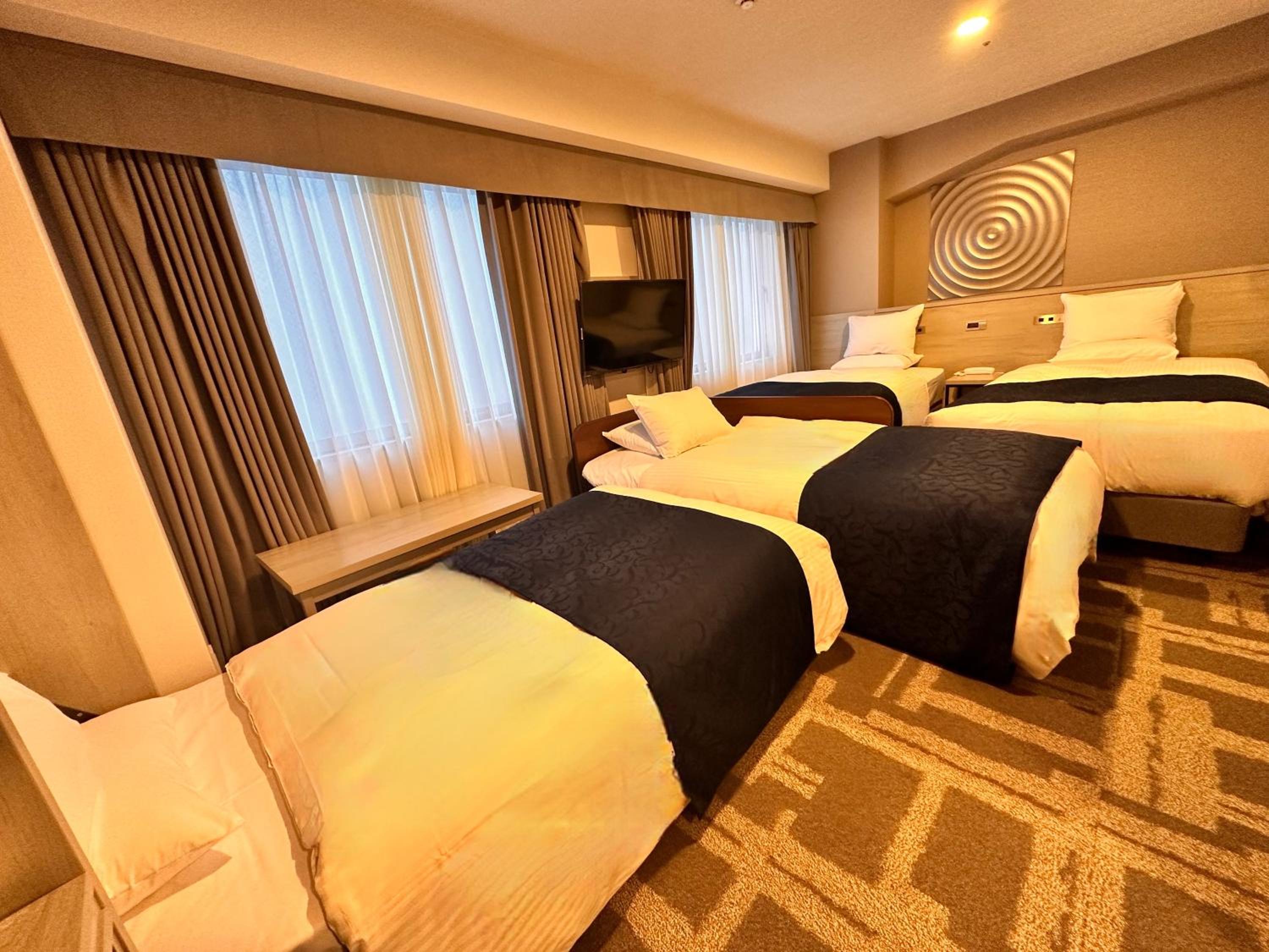 Superior Quadruple Room with 2 Extra Beds - Non-Smoking