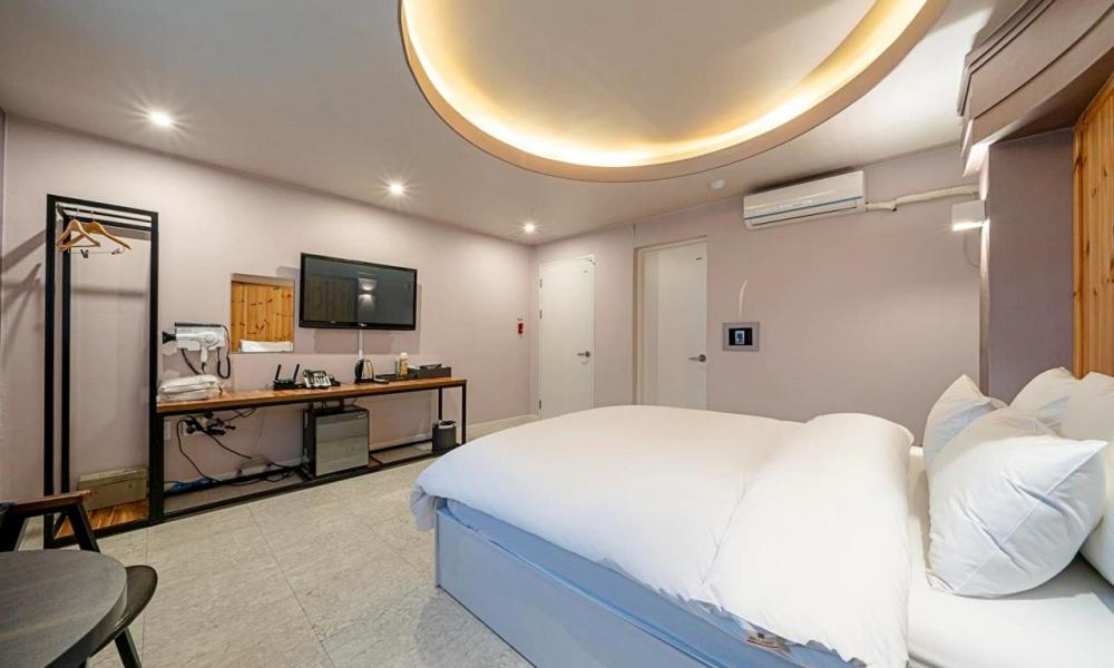 Standard Double Room - Photo 7