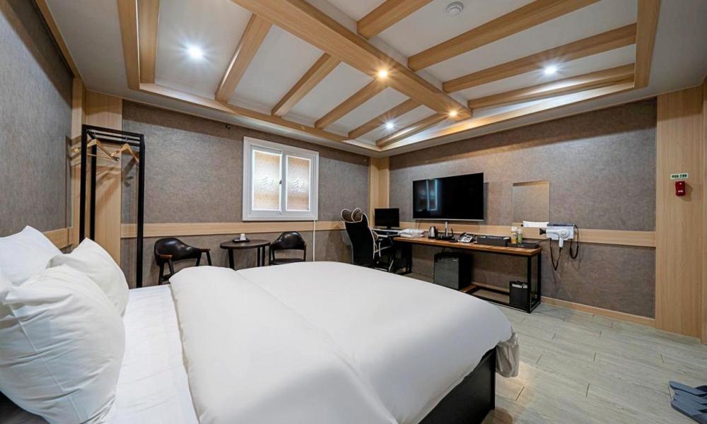 Deluxe Double Room - Photo 5