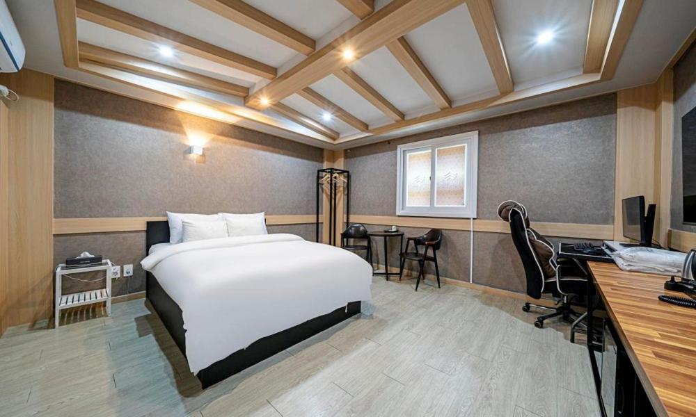 Deluxe Double Room - Photo 1