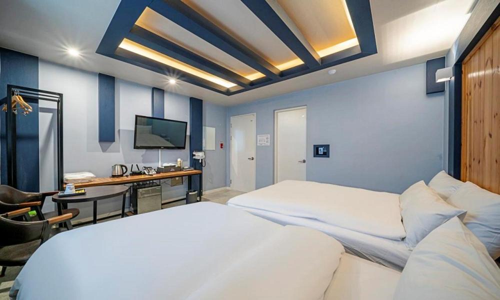 Twin Room - Photo 6