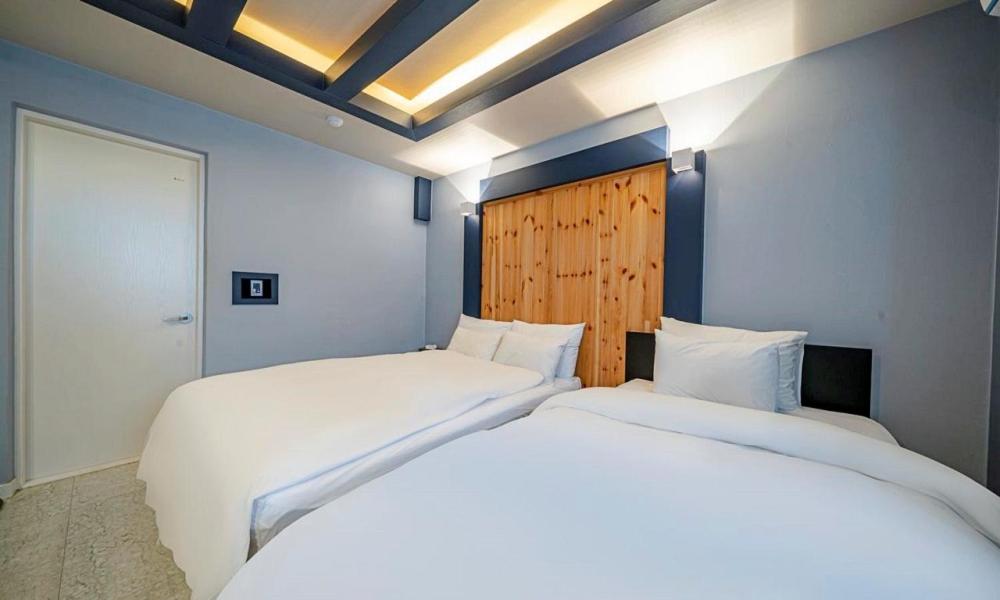 Twin Room - Photo 3