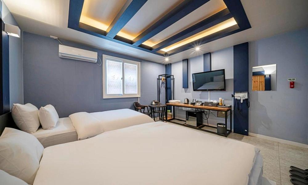 Twin Room - Photo 5