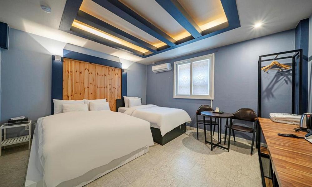 Twin Room - Photo 1