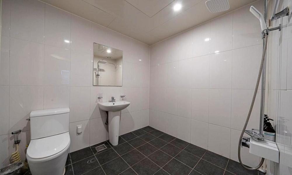 Twin Room - Photo 2