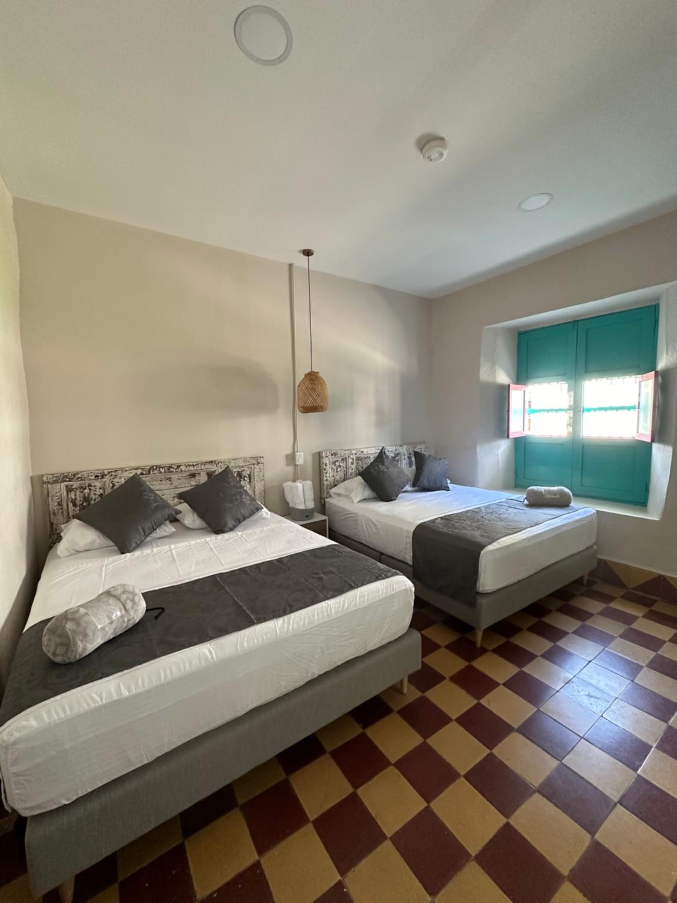Queen Room with Two Queen Beds photo 3
