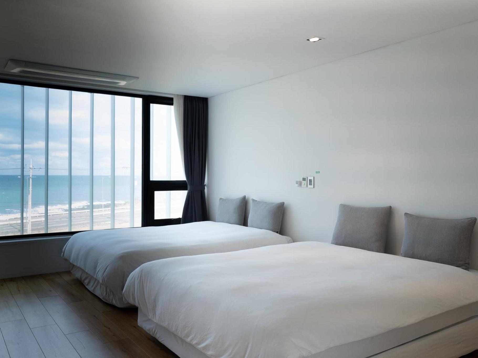Superior Twin Room with Sea View photo 3