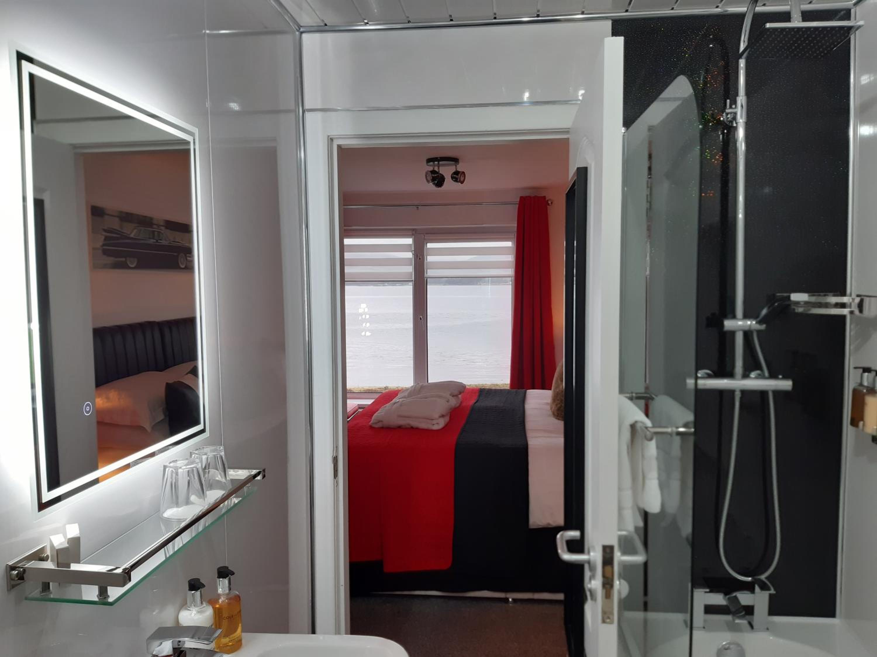 King Room with Sea View - Photo 22