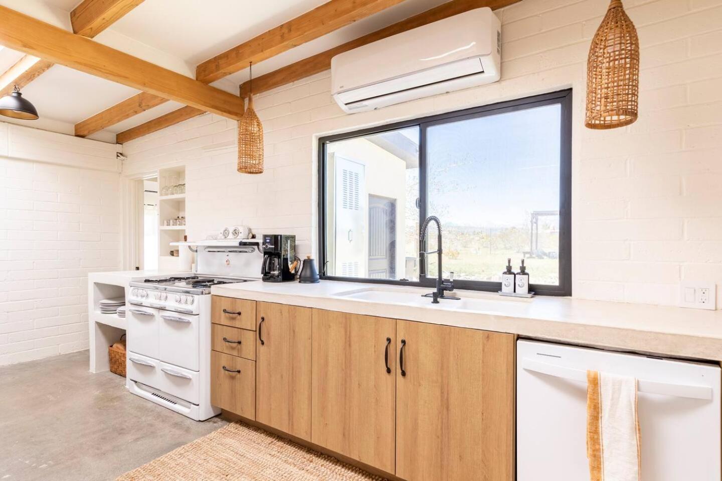 Three-Bedroom House photo 2