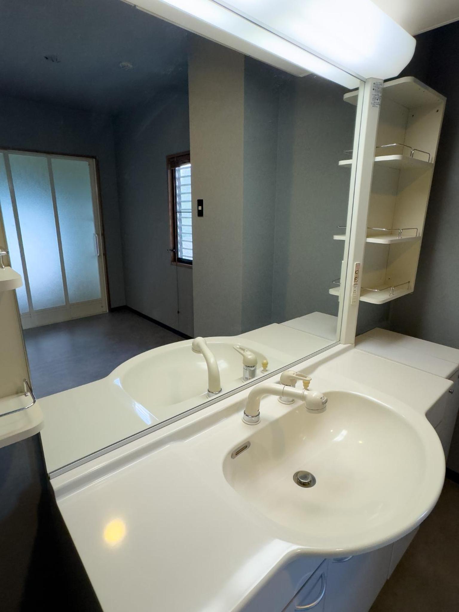 One-Bedroom Apartment - Photo 8