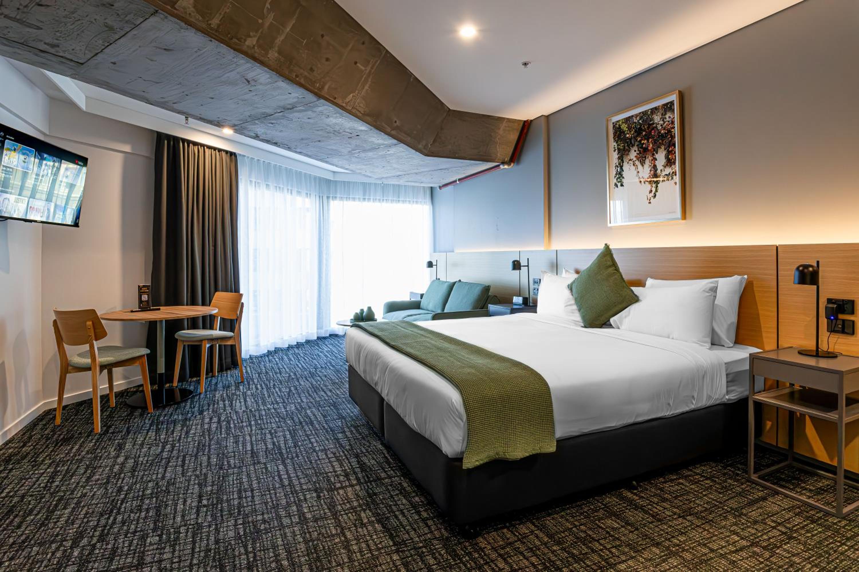 Corner Deluxe Room