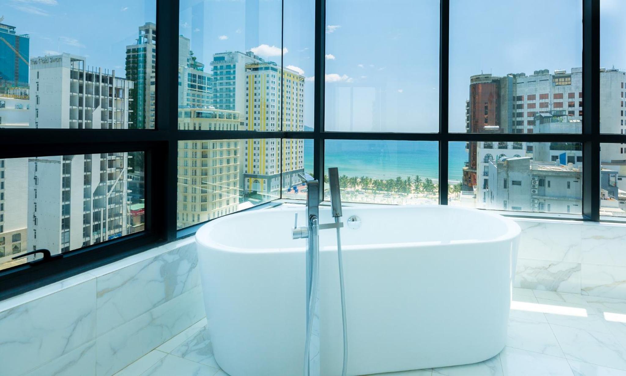 Deluxe Twin Room Sea View with Bathutub photo 3