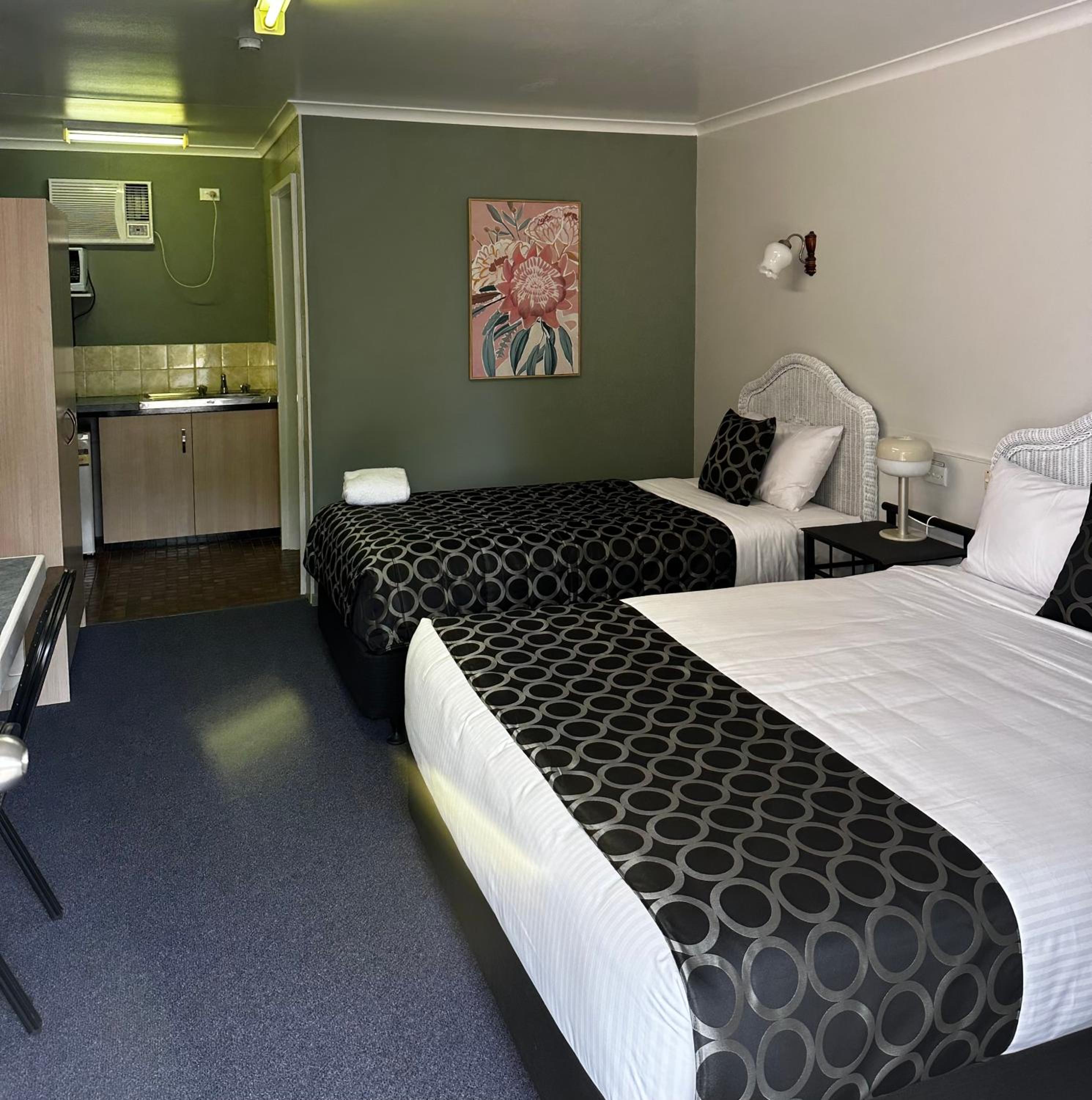 Double or Twin Room with Private Bathroom photo 3