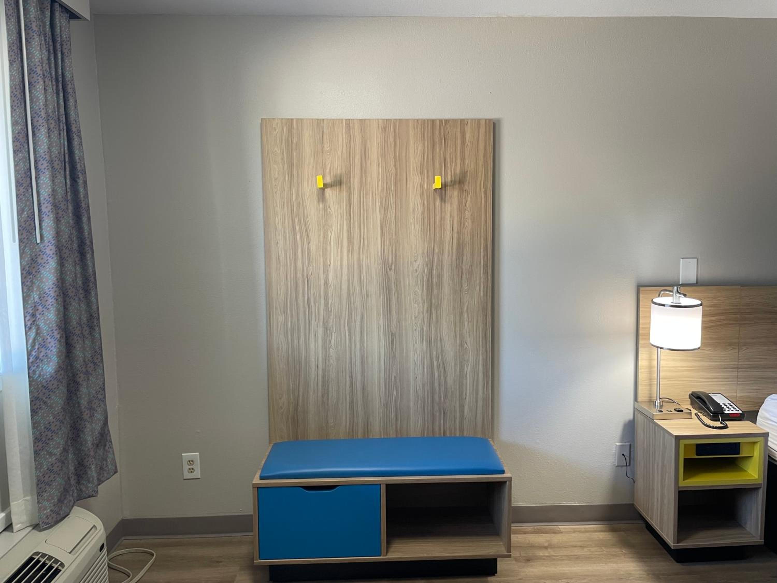 King Room with Bath Tub - Mobility/Hearing Accessible - Non-Smoking photo 2